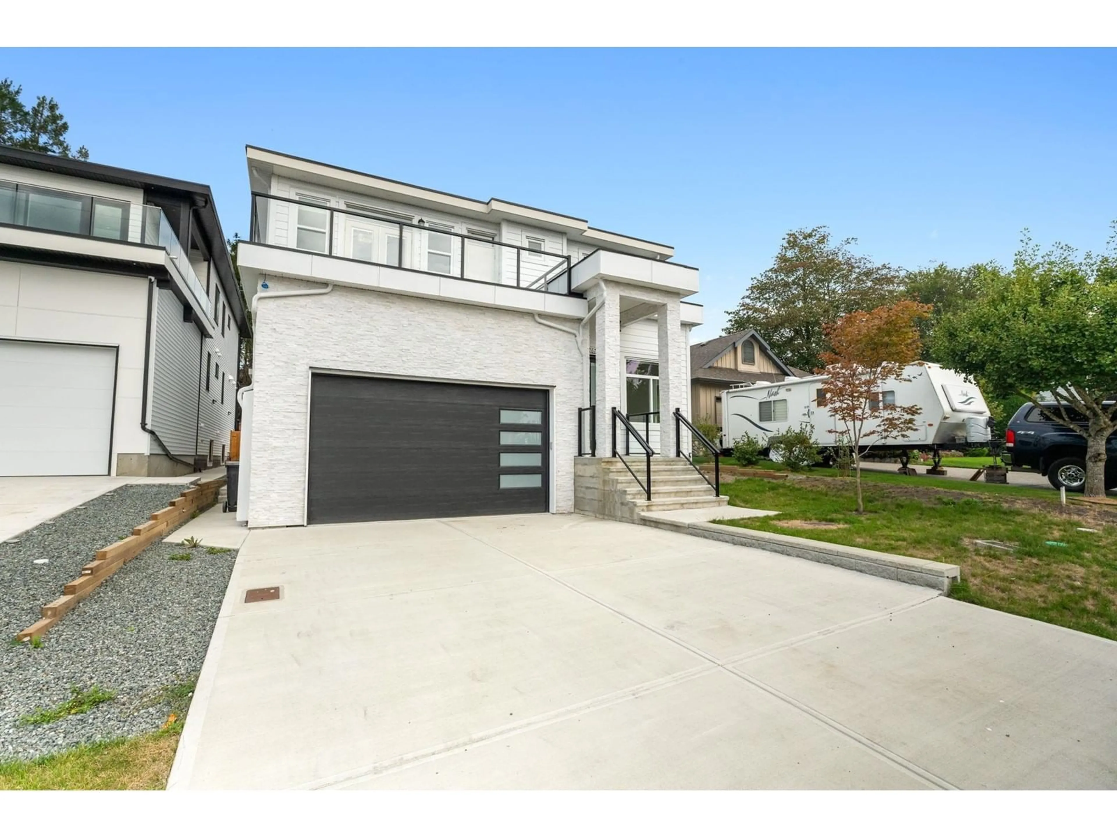 Frontside or backside of a home, the street view for 34267 FRASER STREET, Abbotsford British Columbia V2S1X8