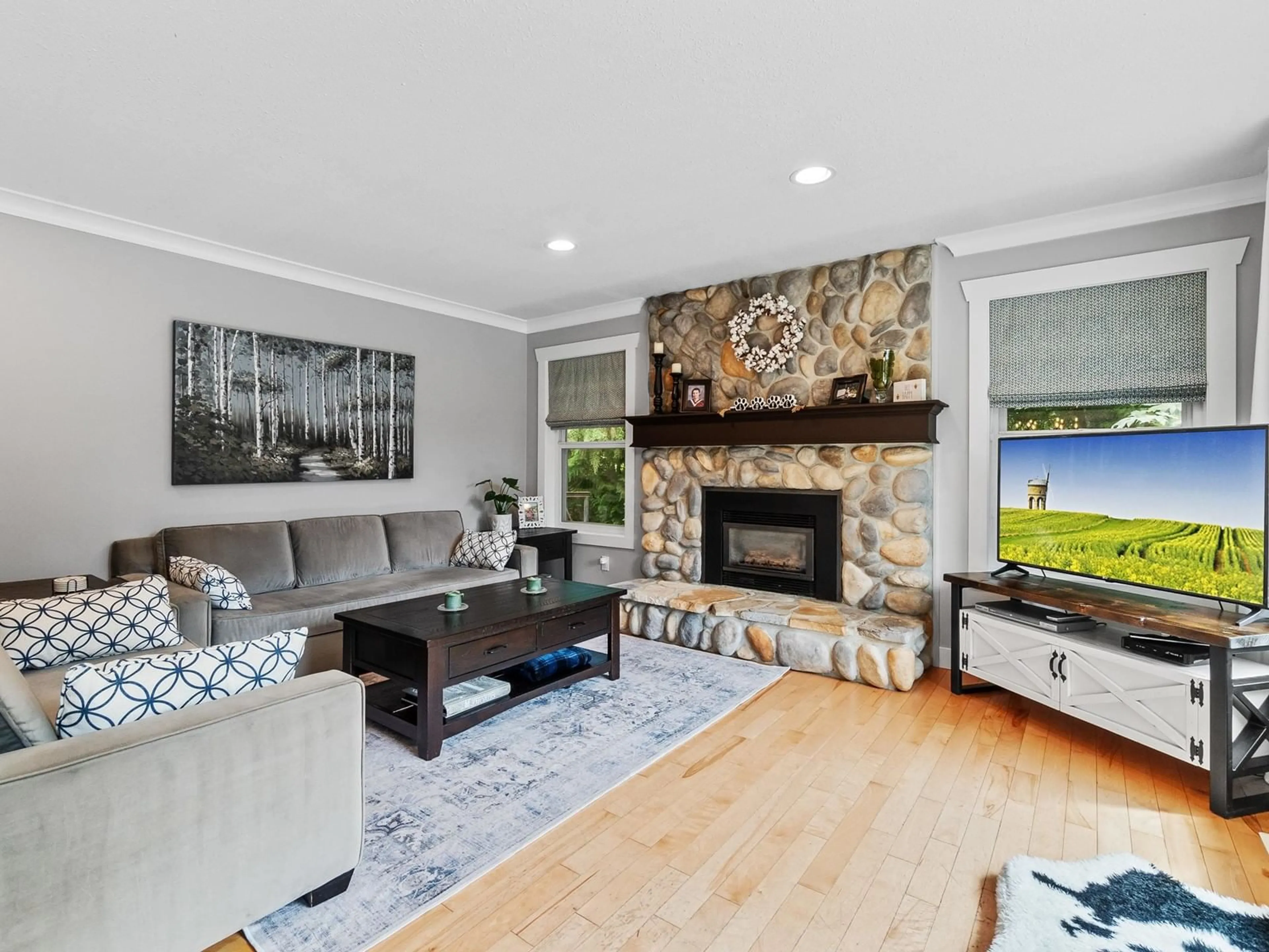 Living room, wood floors for 31774 OLSON AVENUE, Mission British Columbia V4S1E8