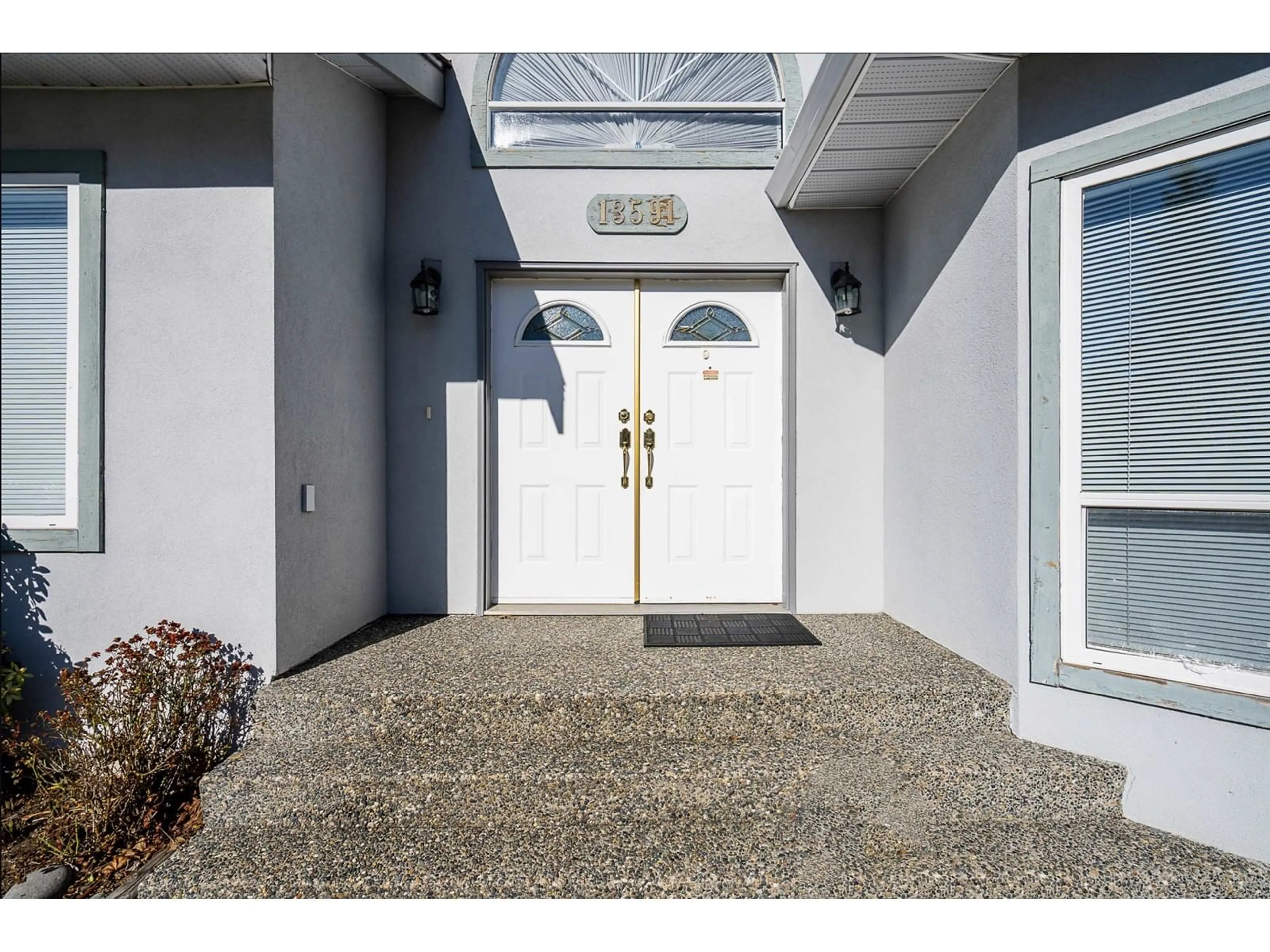 Indoor entryway for 13591 60A AVENUE, Surrey British Columbia V3X1H7