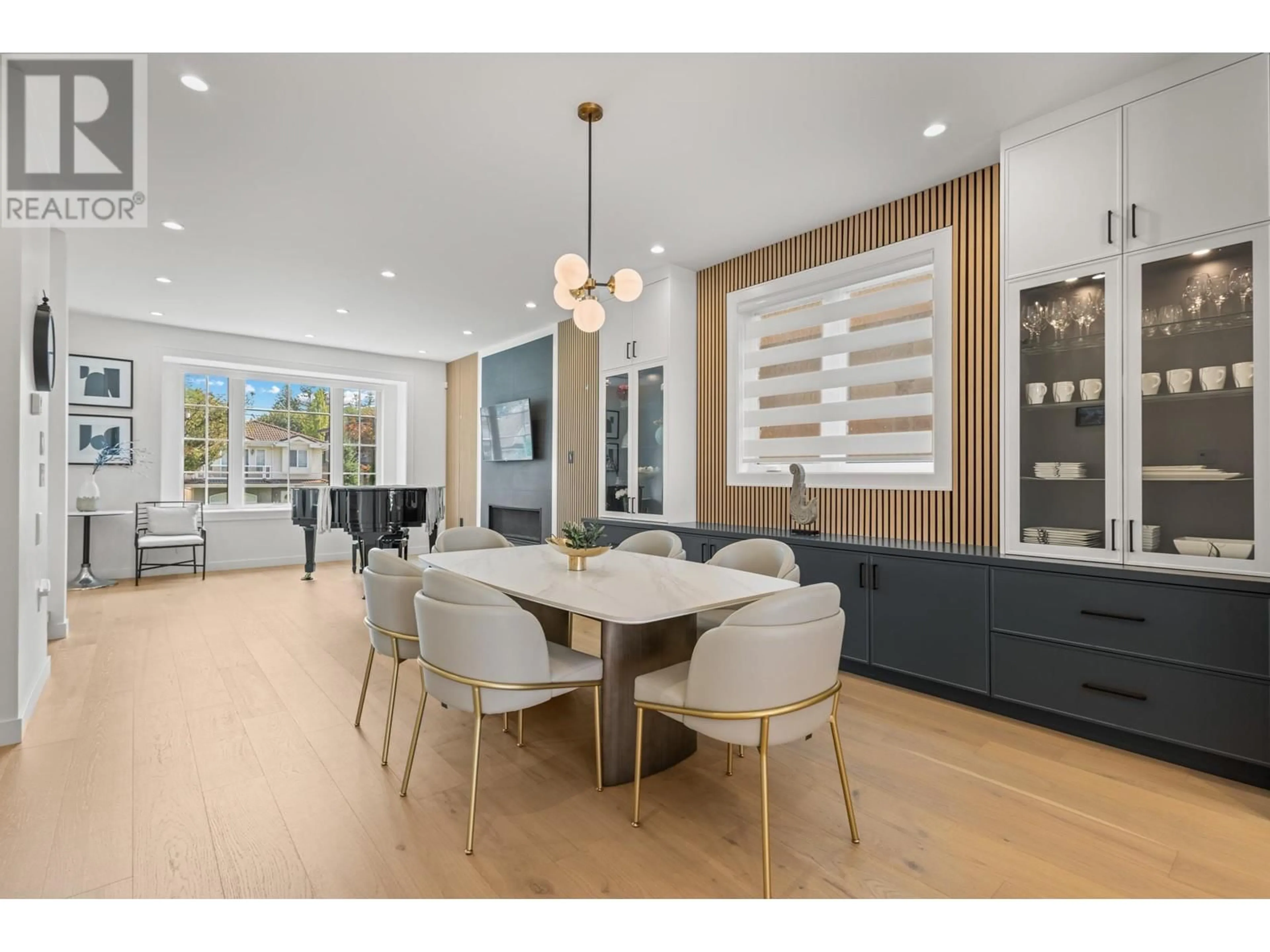 Dining room, wood floors for 365 FELL AVENUE, Burnaby British Columbia V5B3Y3