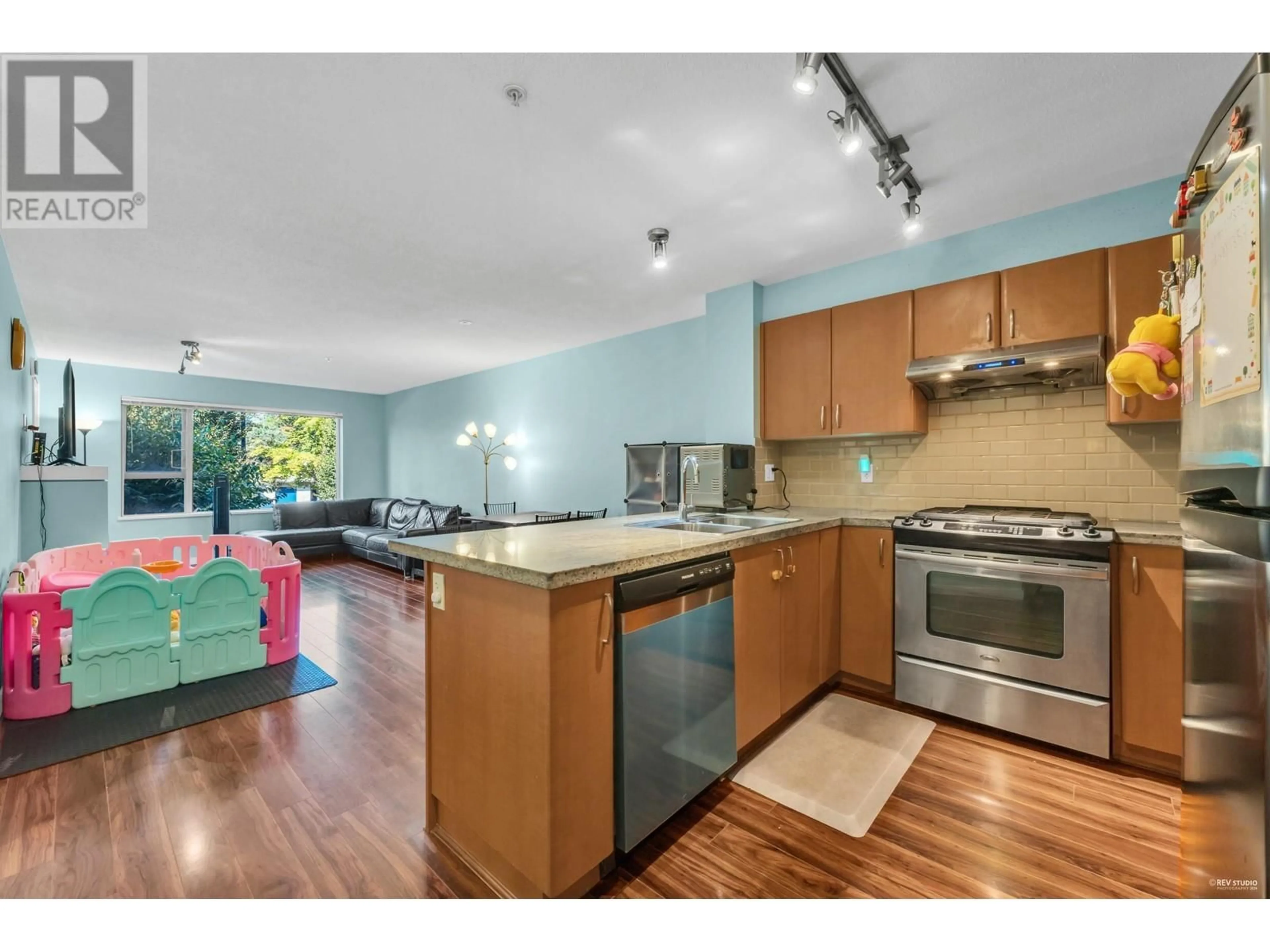 Open concept kitchen for 209 4728 DAWSON STREET, Burnaby British Columbia V5C0A9