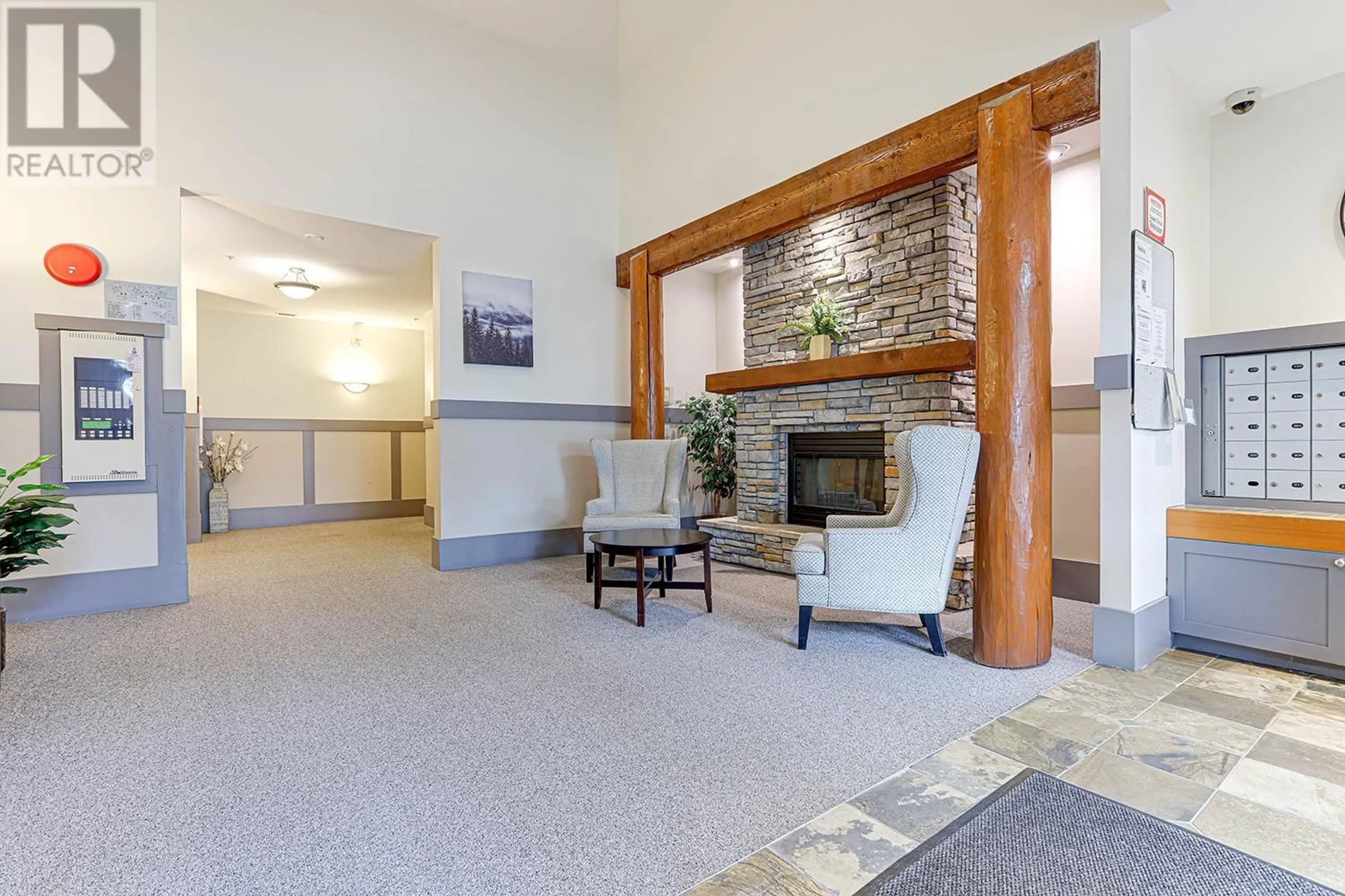 Indoor lobby, carpet floors for 411 1428 PARKWAY BOULEVARD, Coquitlam British Columbia V3E3L8