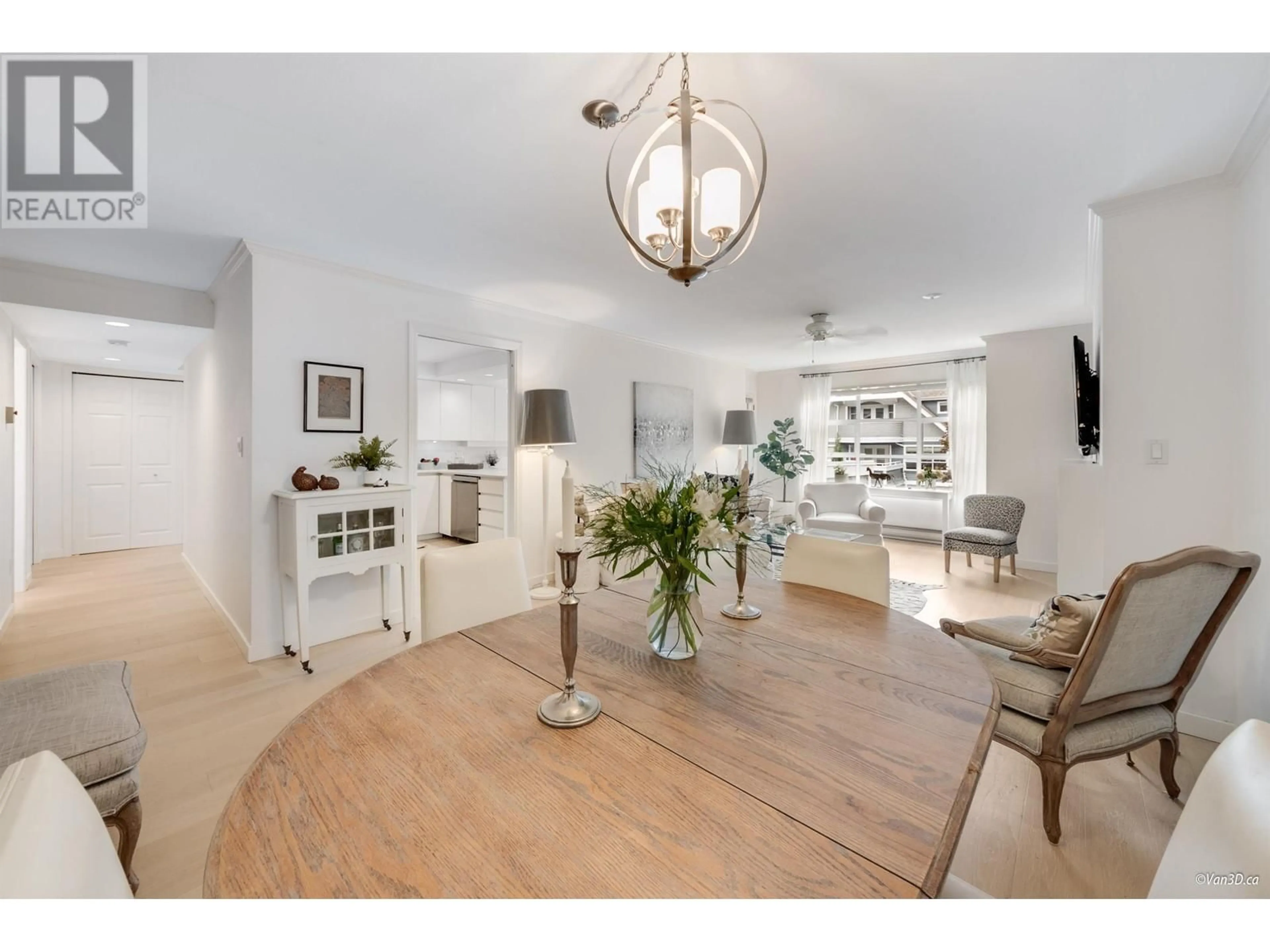 Indoor entryway, wood floors for 206 3383 CAPILANO CRESCENT, North Vancouver British Columbia V7R4W7