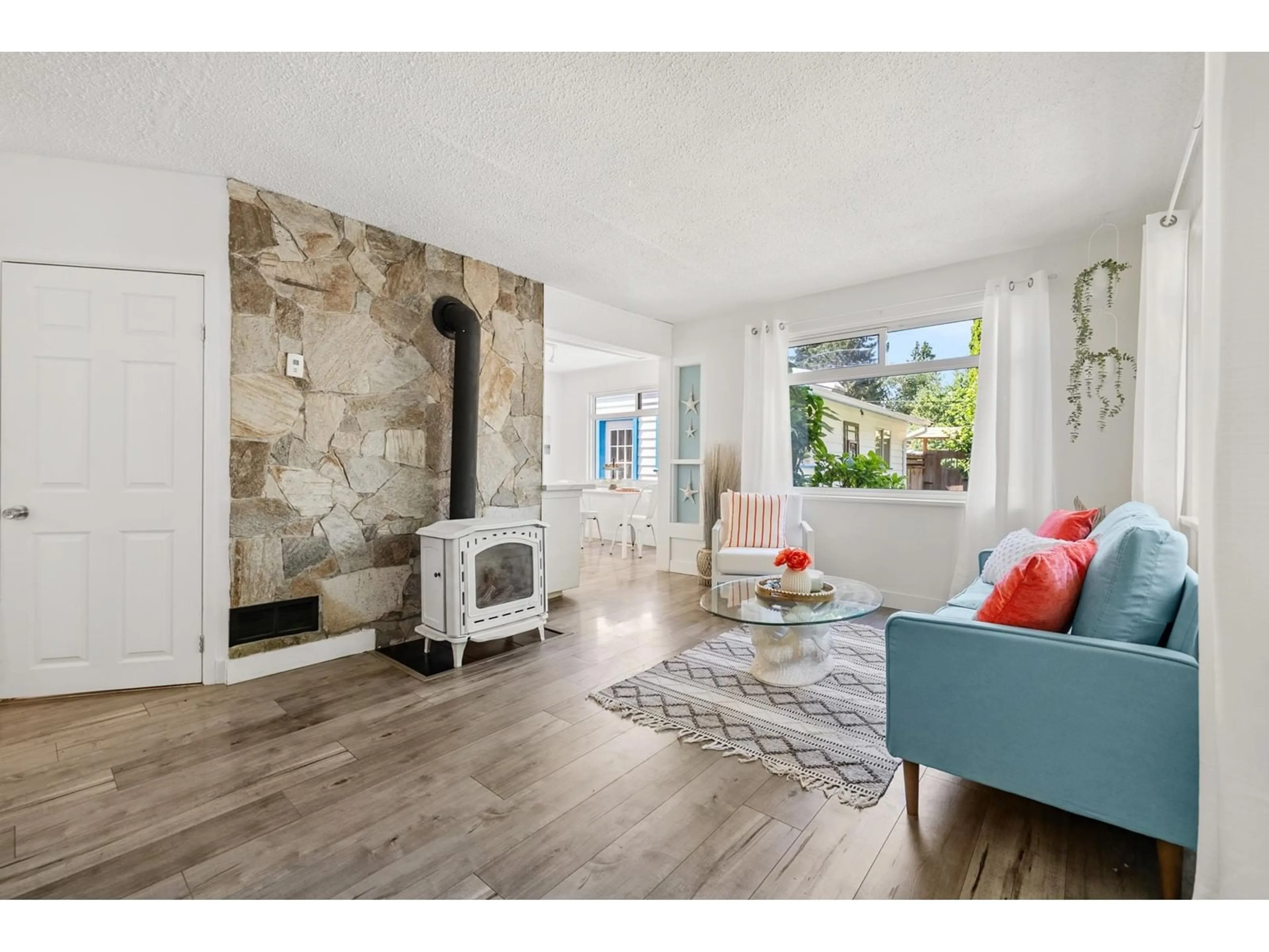 Living room with furniture, ceramic/tile floor for 12310 SULLIVAN STREET, Surrey British Columbia V4A3B8