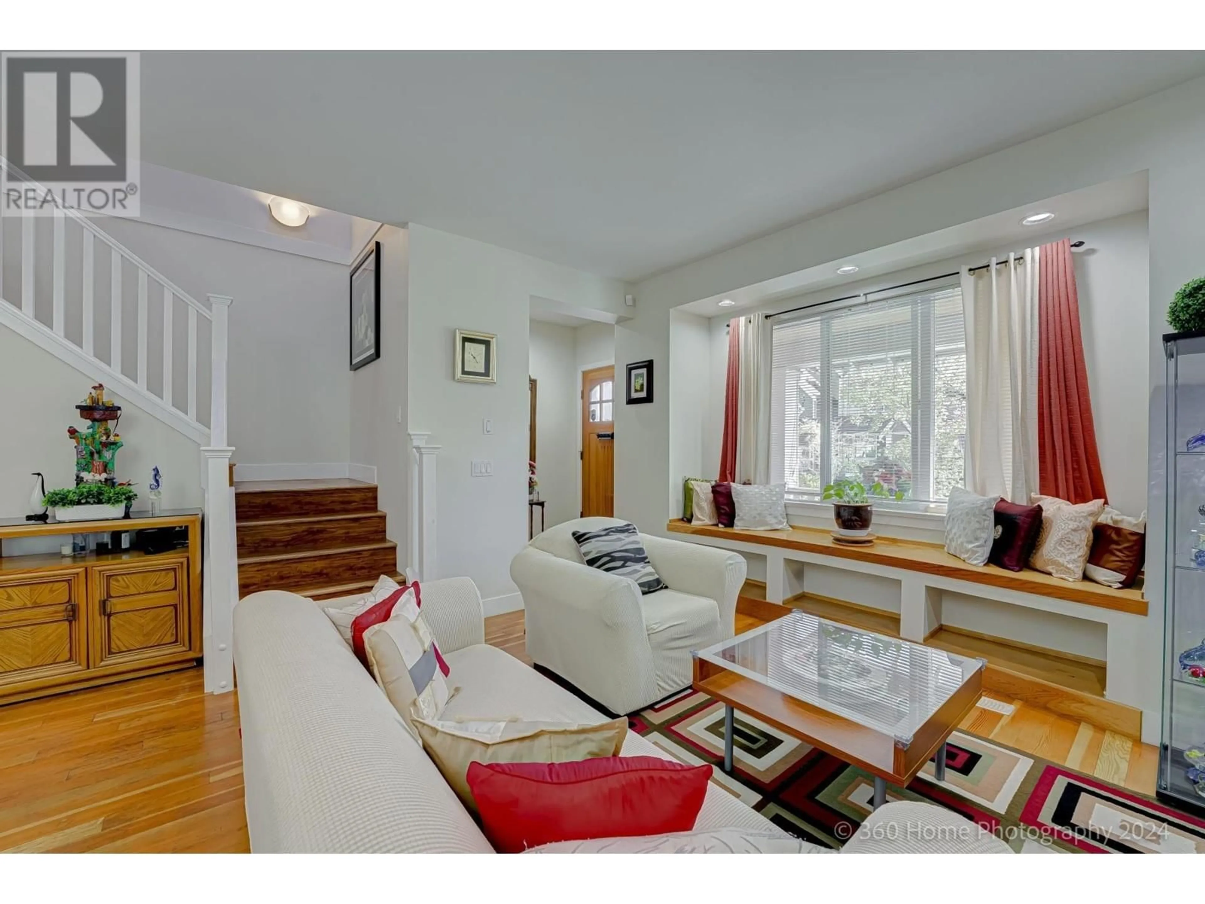 Living room, wood floors for 284 FURNESS STREET, New Westminster British Columbia V3M0B4