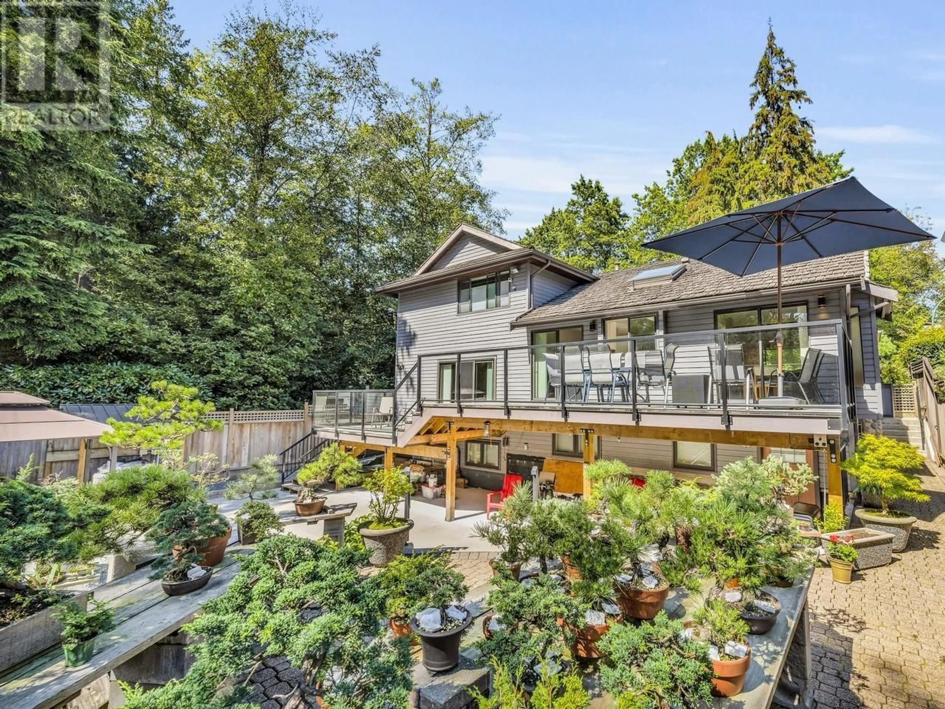 Patio for 4011 DOLLAR ROAD, North Vancouver British Columbia V7G1A5