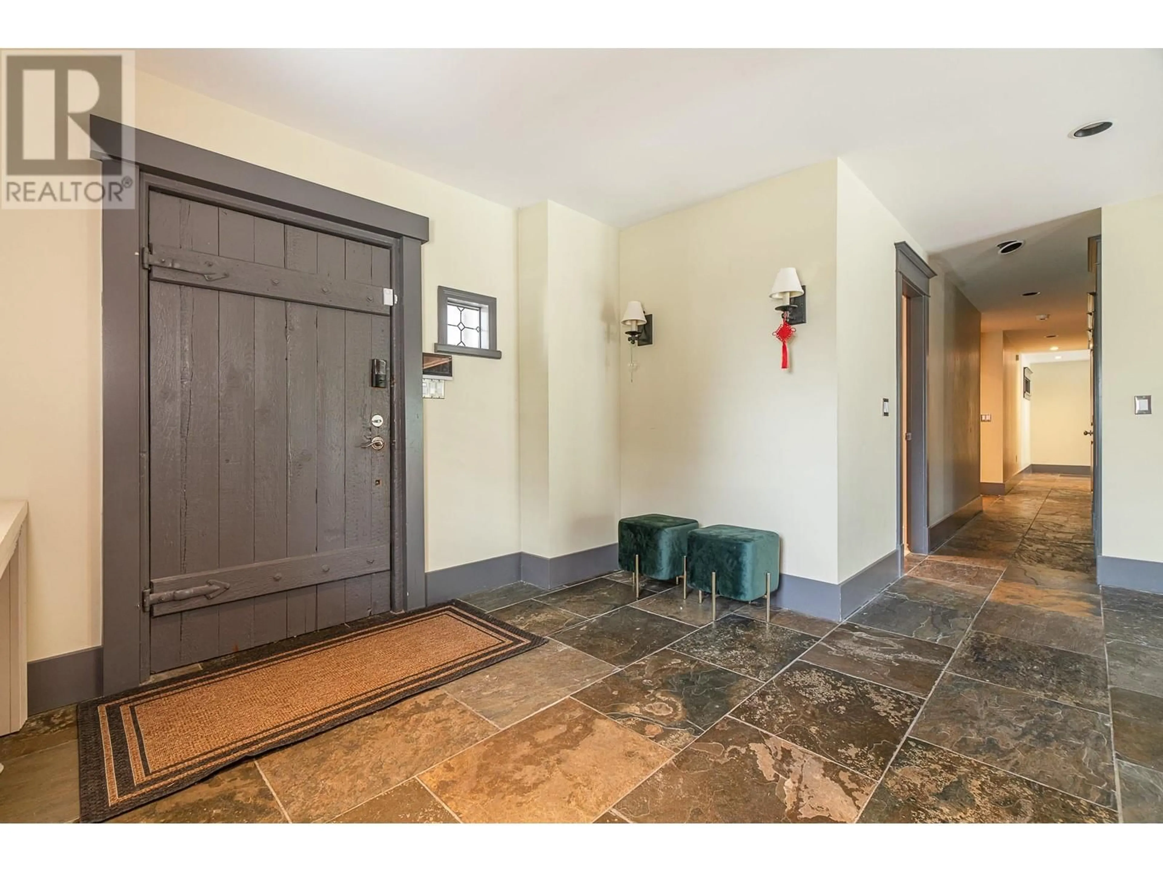 Indoor foyer for 9260 SIDAWAY ROAD, Richmond British Columbia V6W1C2
