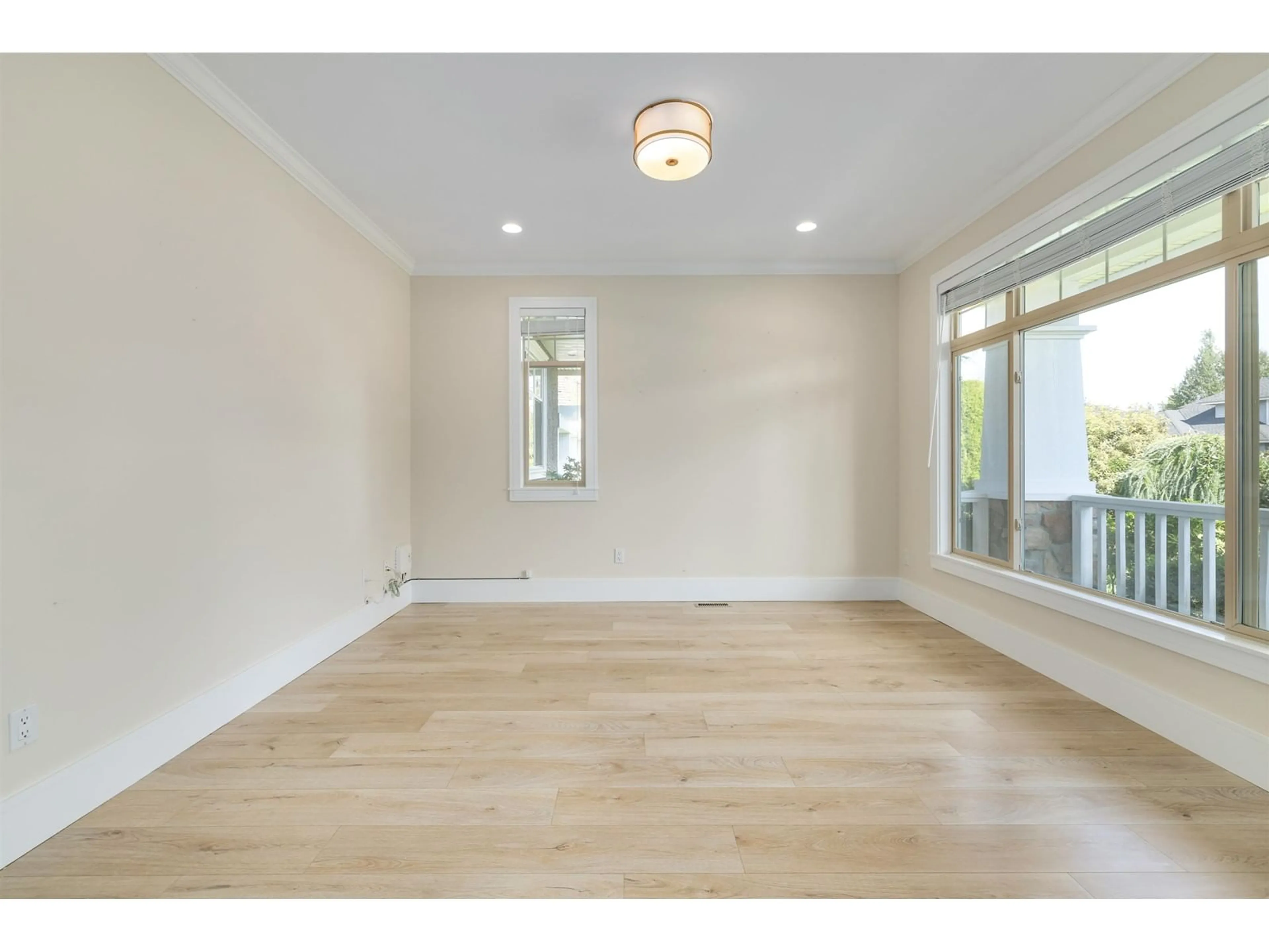 A pic of a room, wood floors for 2323 133 STREET, Surrey British Columbia V4A9T7