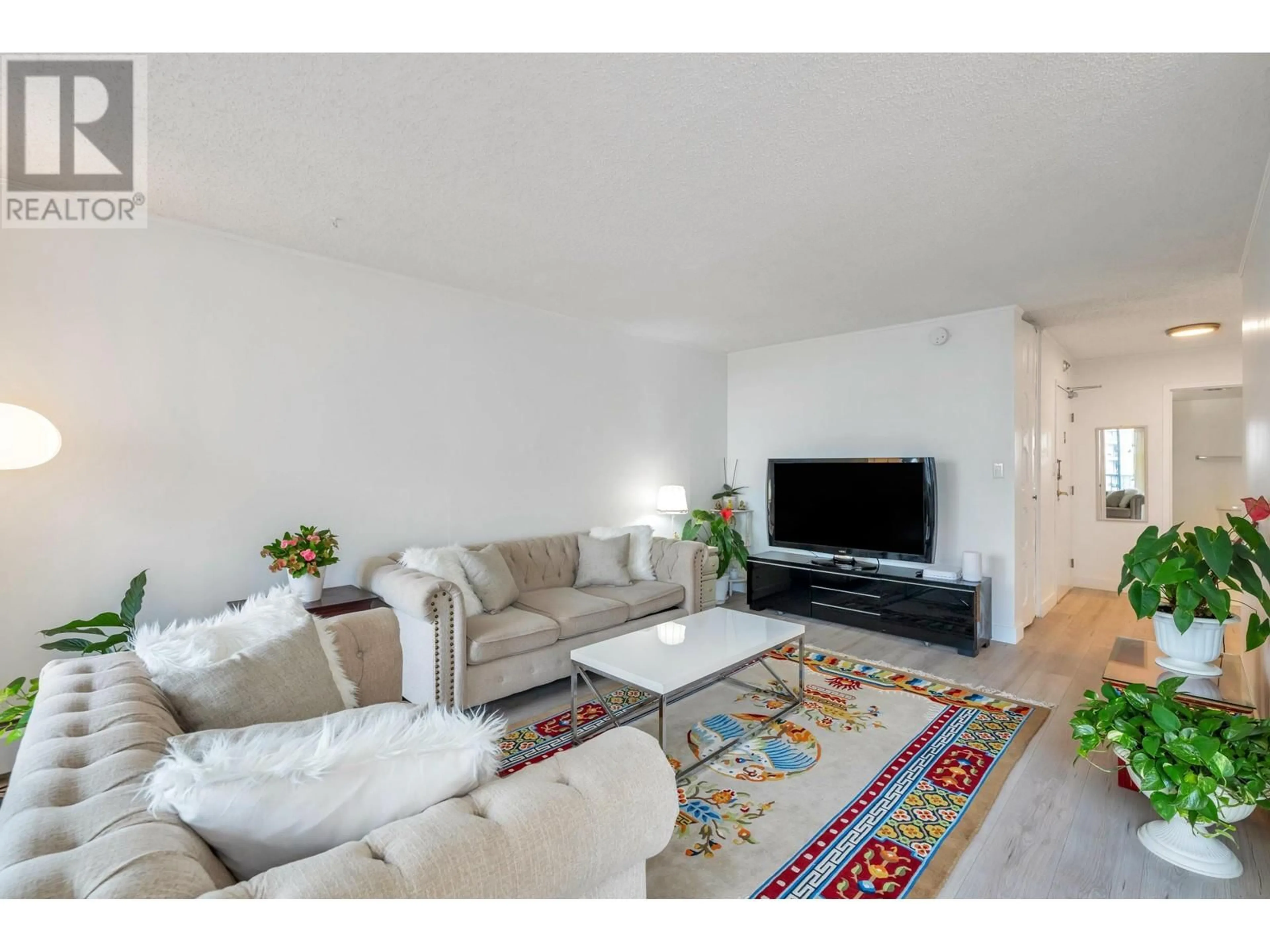 Living room, carpet floors for 805 740 HAMILTON STREET, New Westminster British Columbia V3M5T7