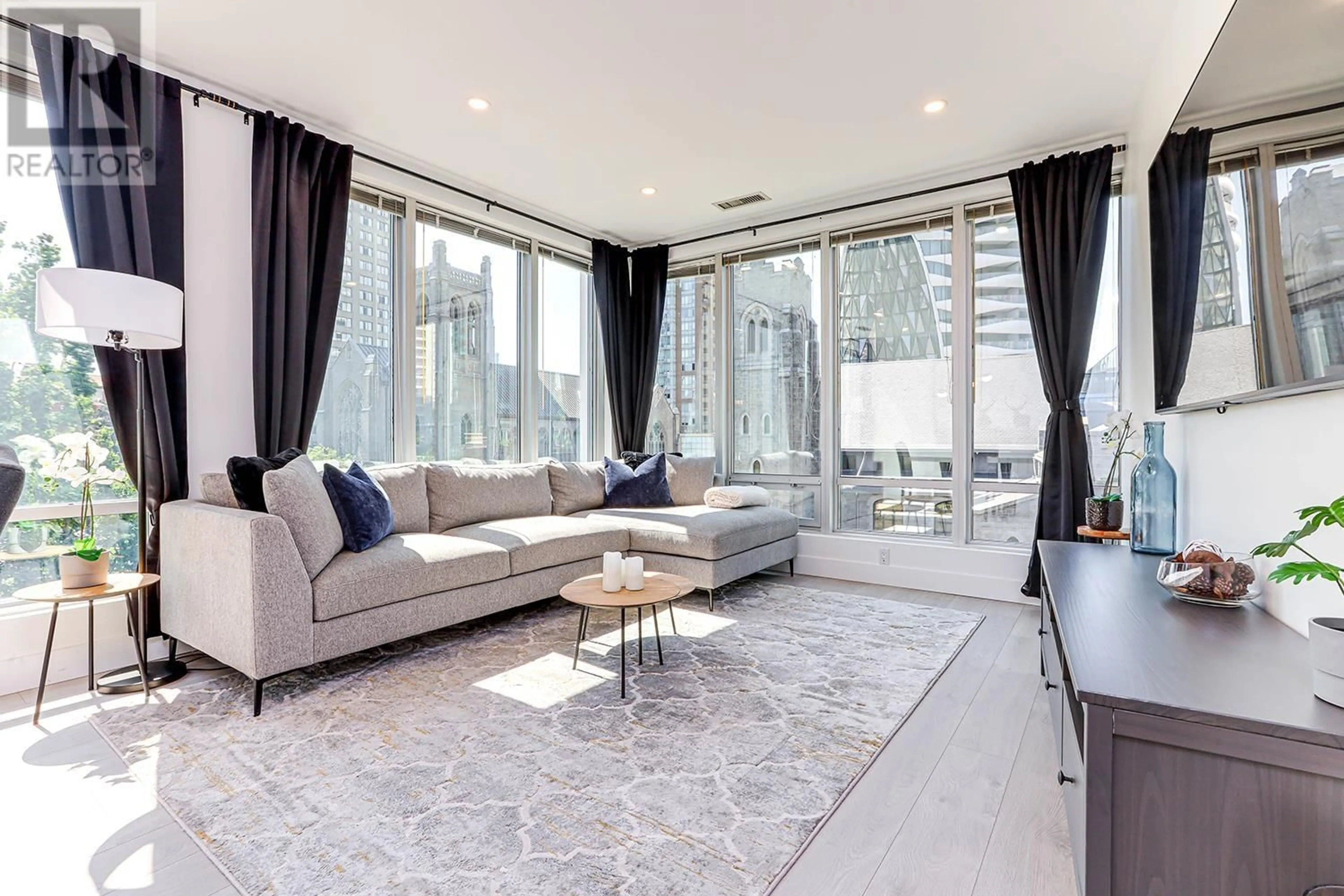 Living room, wood floors for 307 989 NELSON STREET, Vancouver British Columbia V6Z2S1