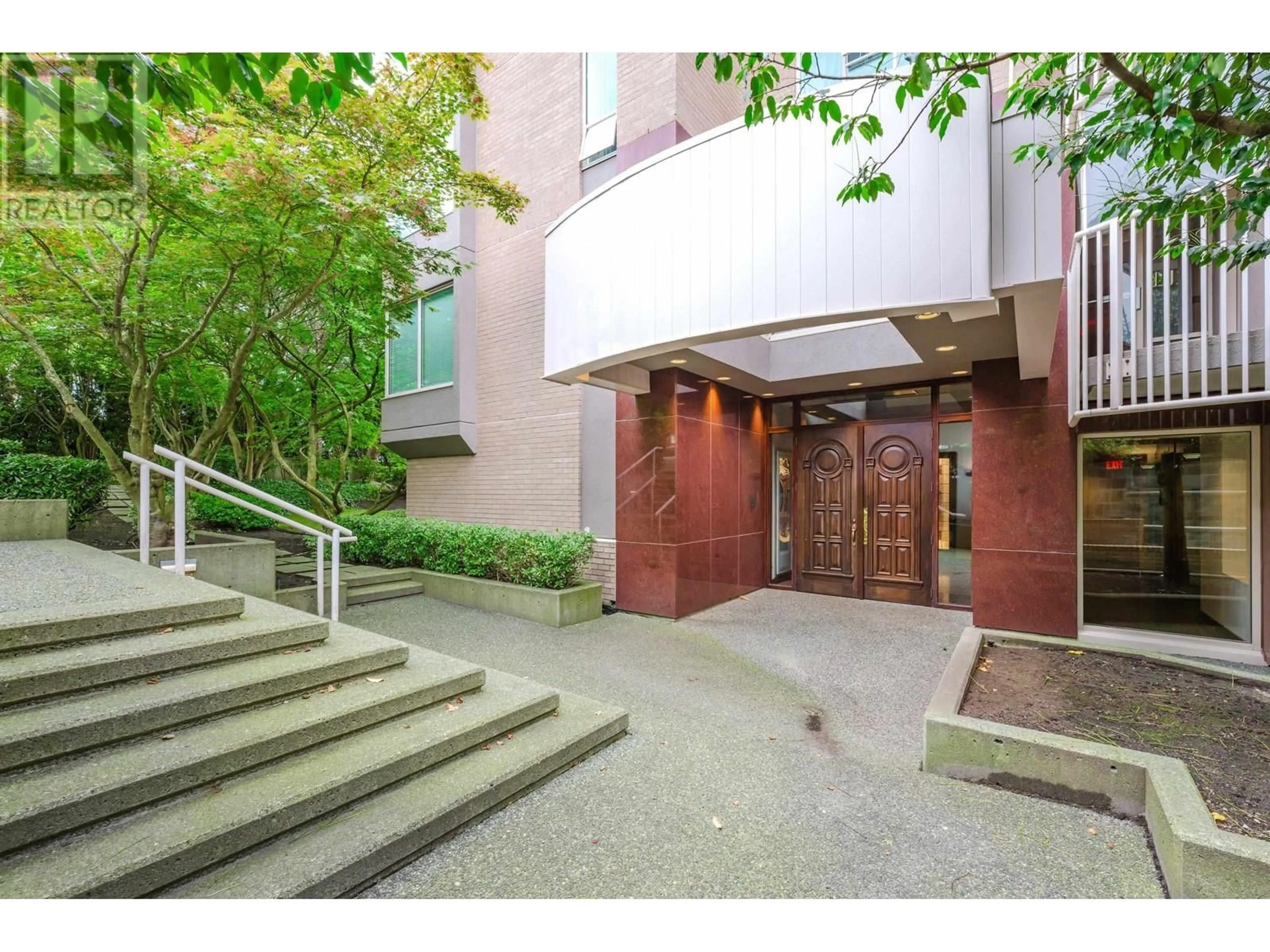 Indoor foyer for 403 - 2288 40TH AVENUE, Vancouver British Columbia V6M1W6