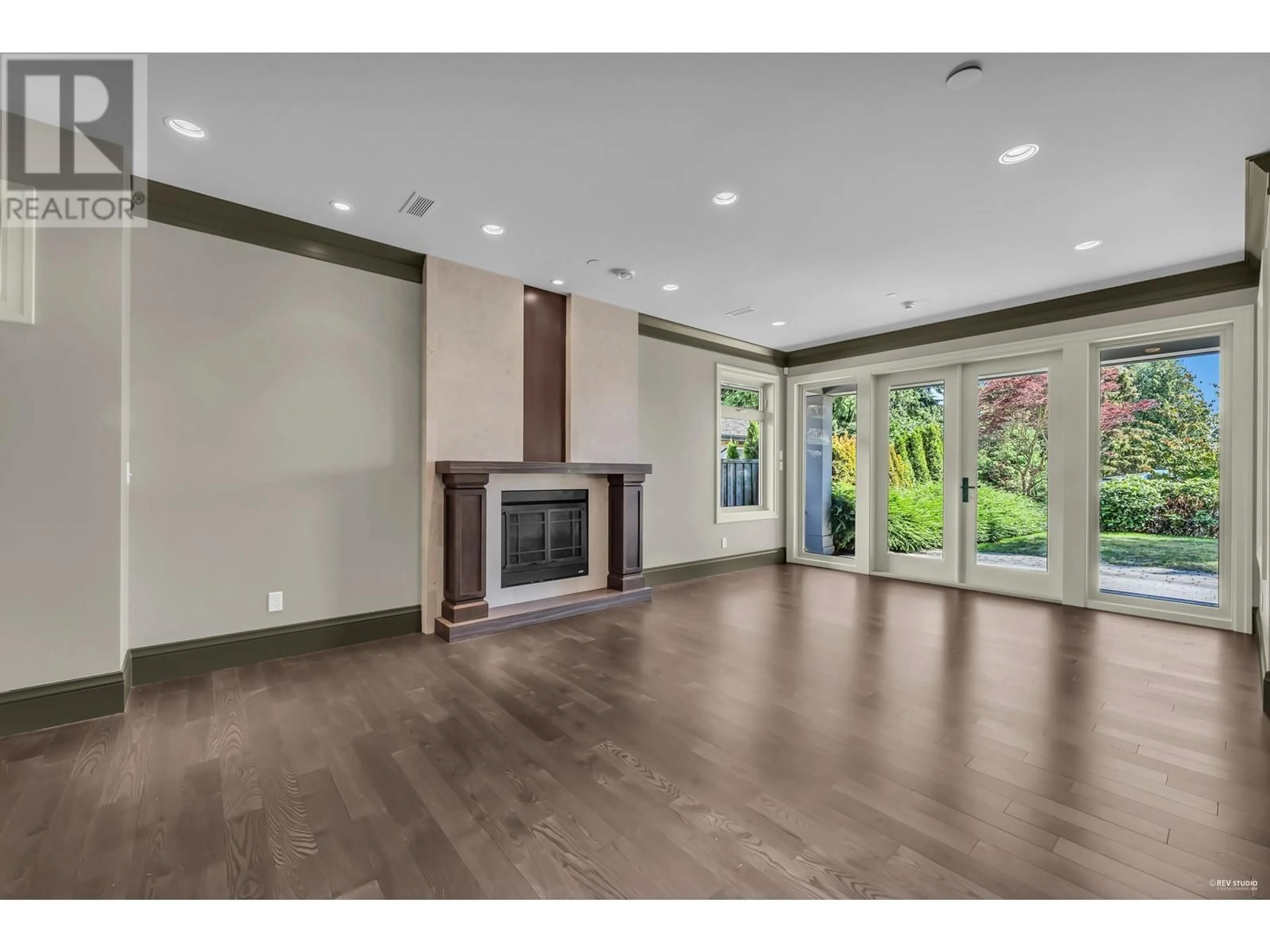 A pic of a room, wood floors for 2566 MARINE DRIVE, West Vancouver British Columbia V7V1L4