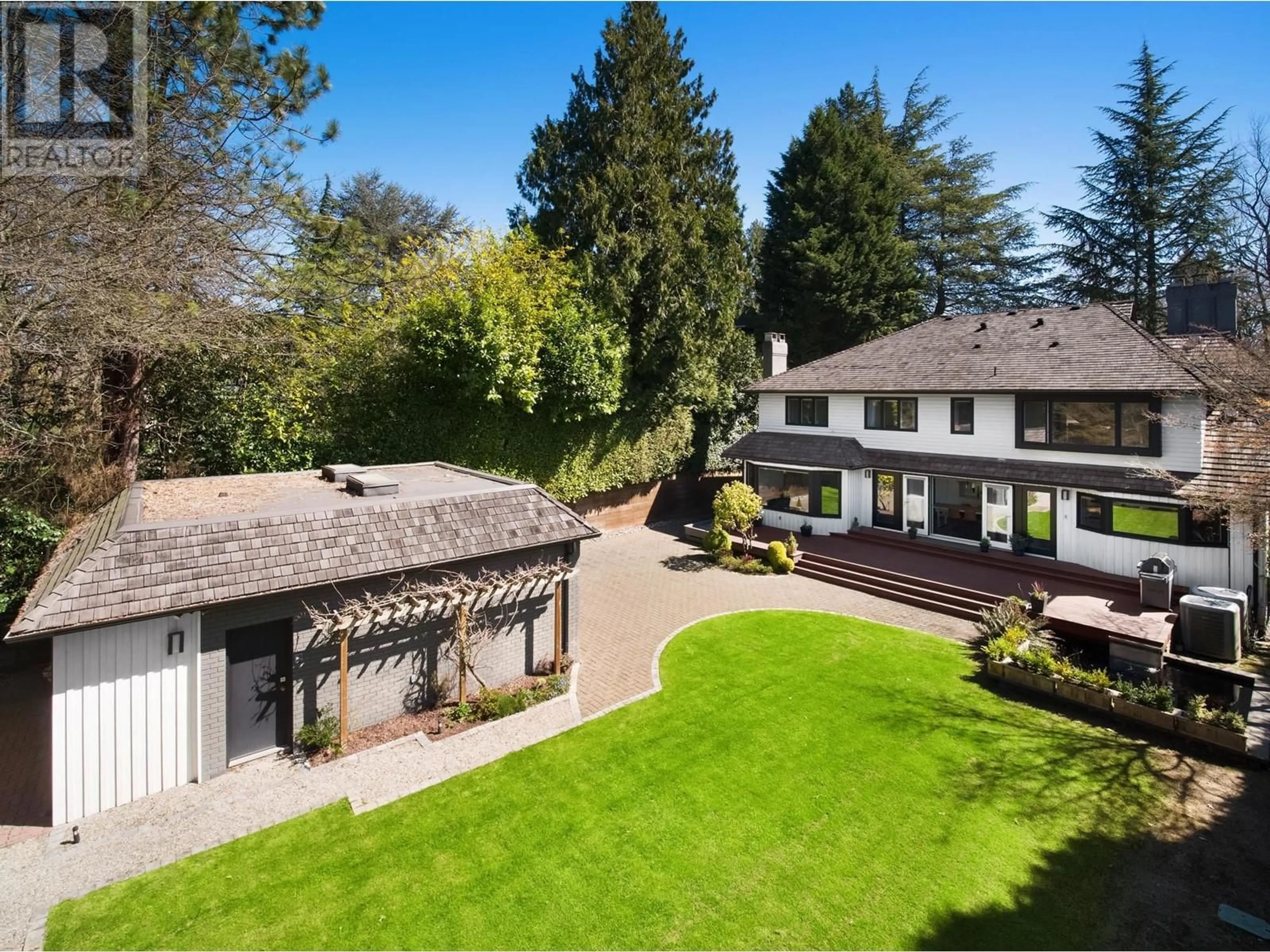 A pic from outside/outdoor area/front of a property/back of a property/a pic from drone, street for 1433 ANGUS DRIVE, Vancouver British Columbia V6H1V2