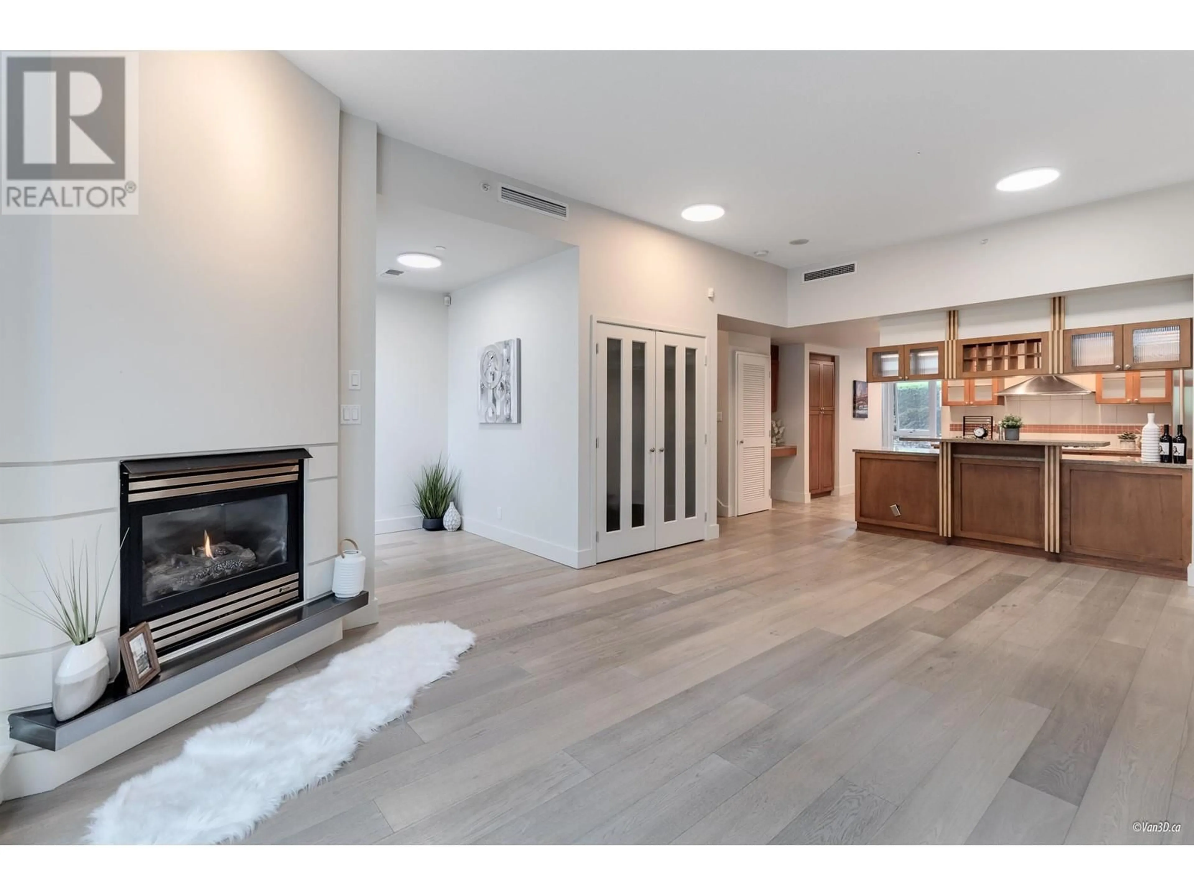 Indoor entryway, wood floors for 1487 HOMER STREET, Vancouver British Columbia V6Z3C8