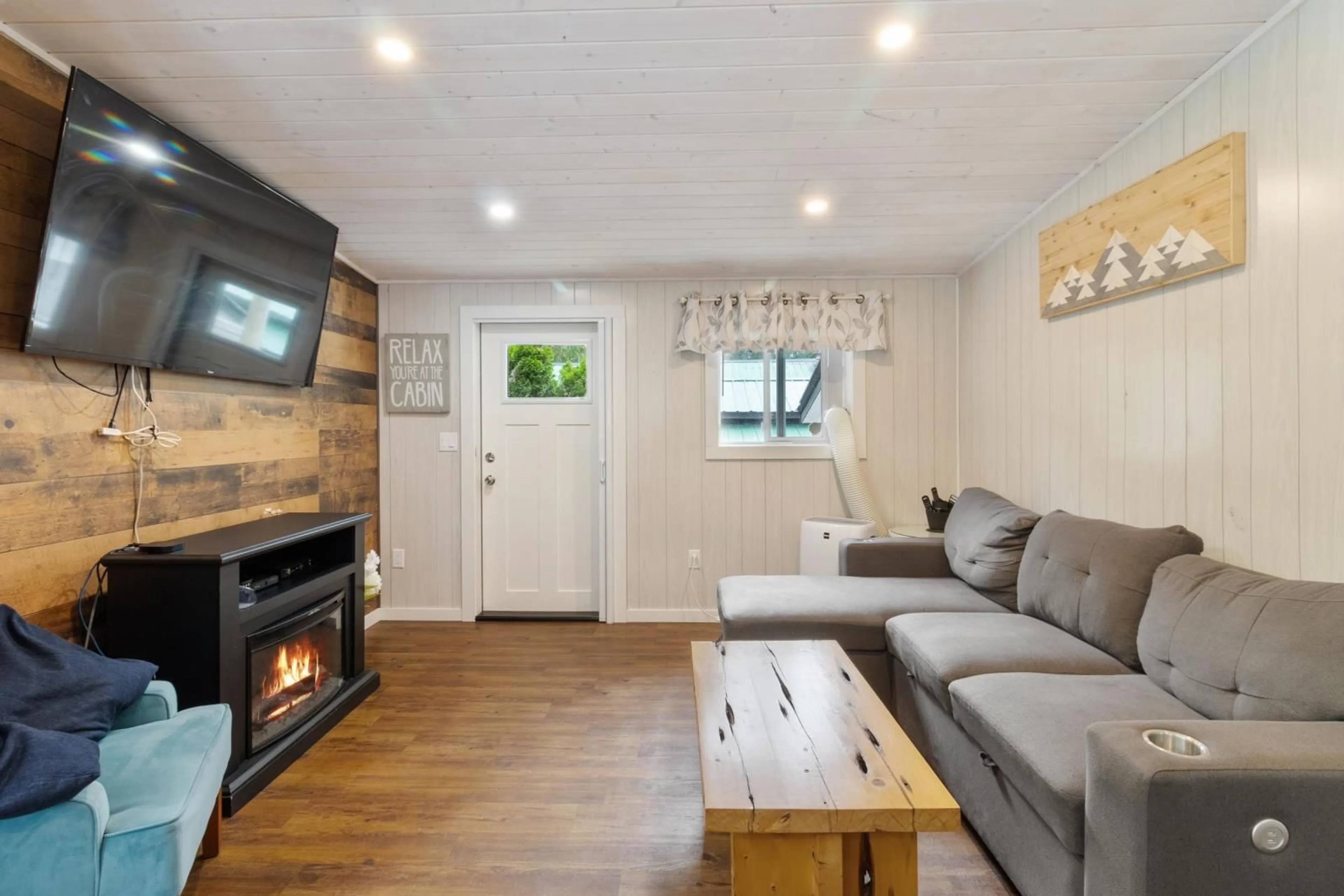 Living room, wood floors for S7 71840 SUMALLO ROAD, Hope British Columbia V0X1L5