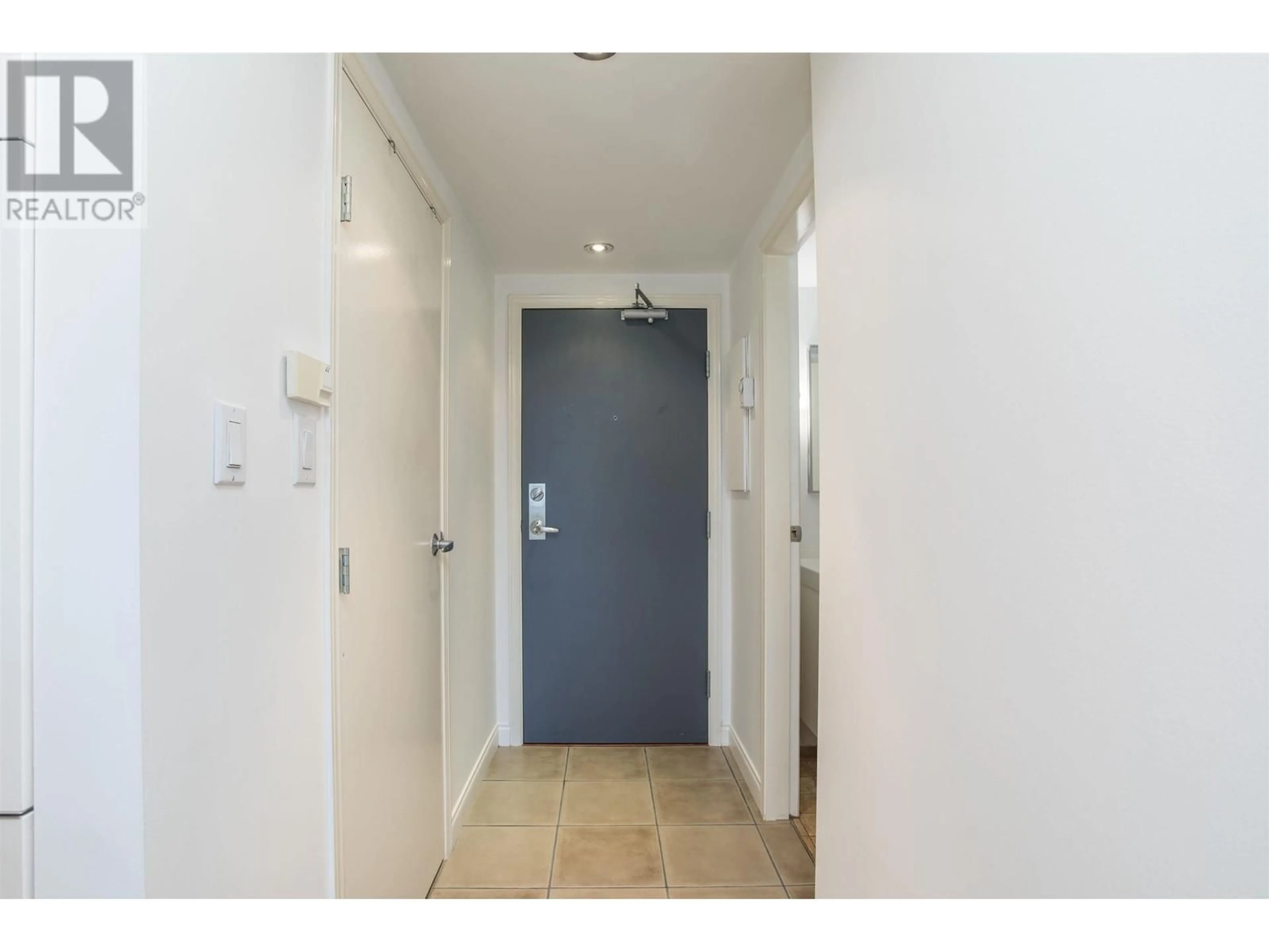 Indoor foyer, not visible floor for 504 55 ALEXANDER STREET, Vancouver British Columbia V6A1B2