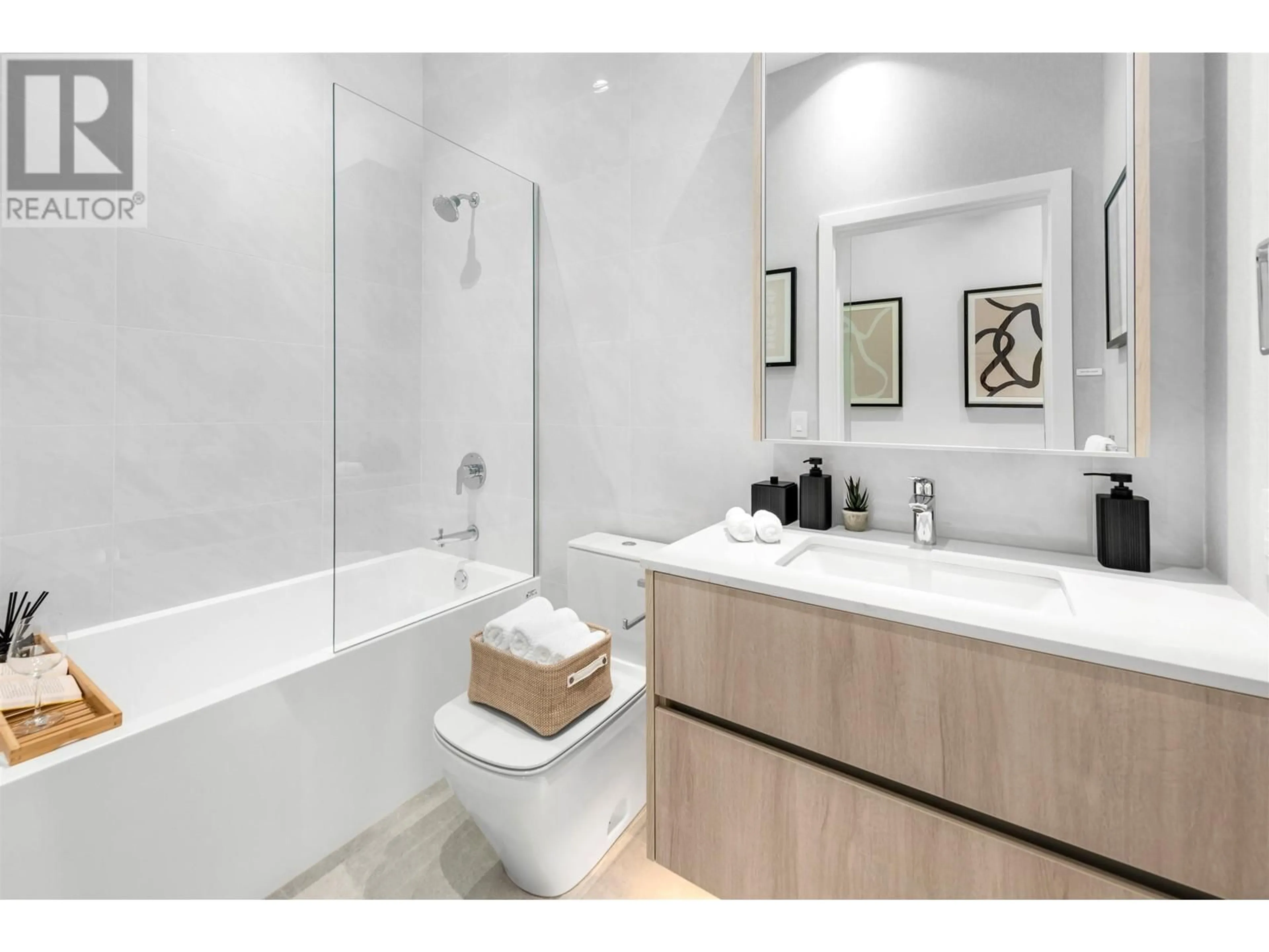 Standard bathroom, wood floors for 415 6477 ALBERTA STREET, Vancouver British Columbia V5Y2Z8