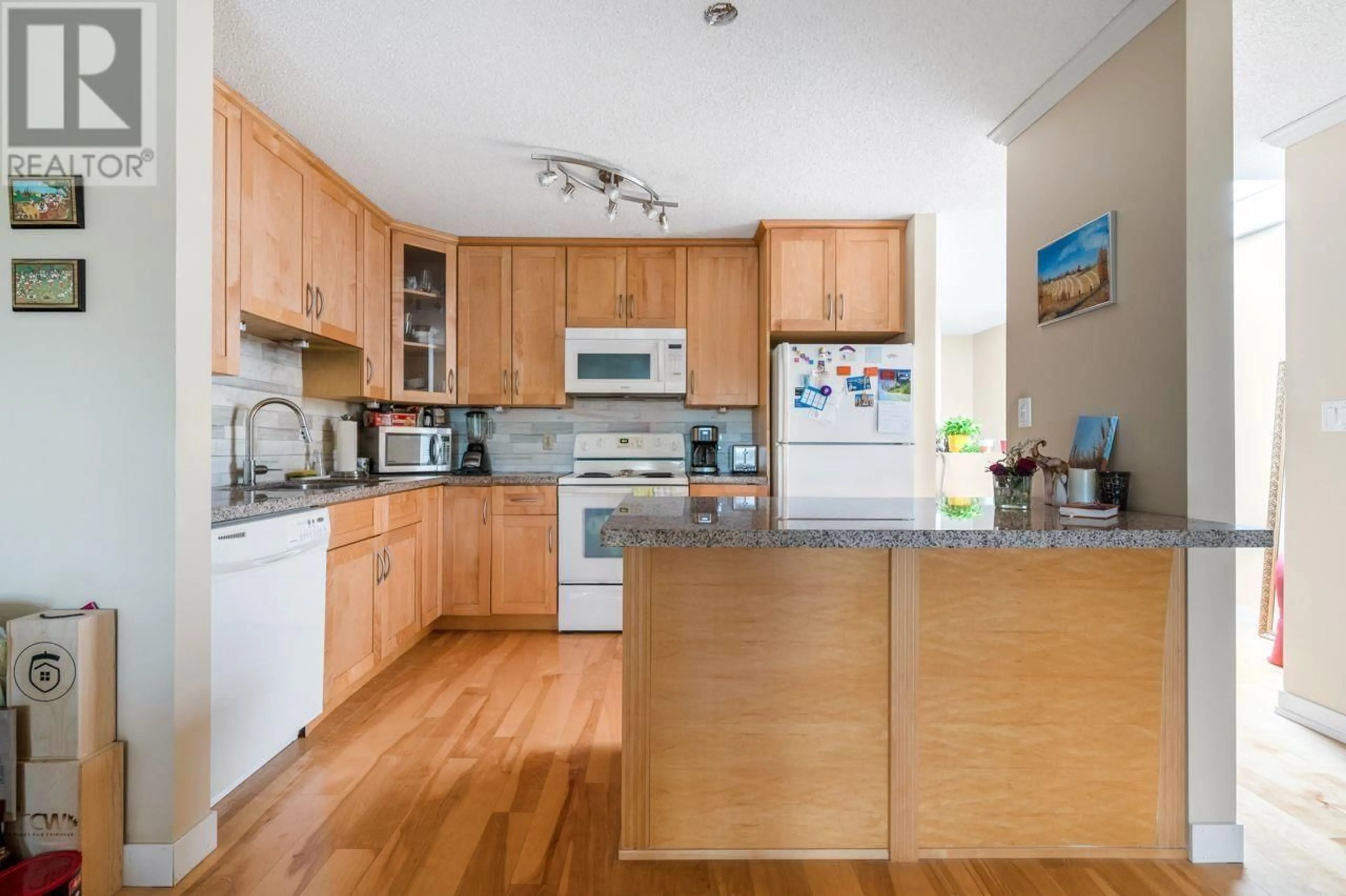 Kitchen, wood floors, cottage for 303 333 WETHERSFIELD DRIVE, Vancouver British Columbia V5X4M9