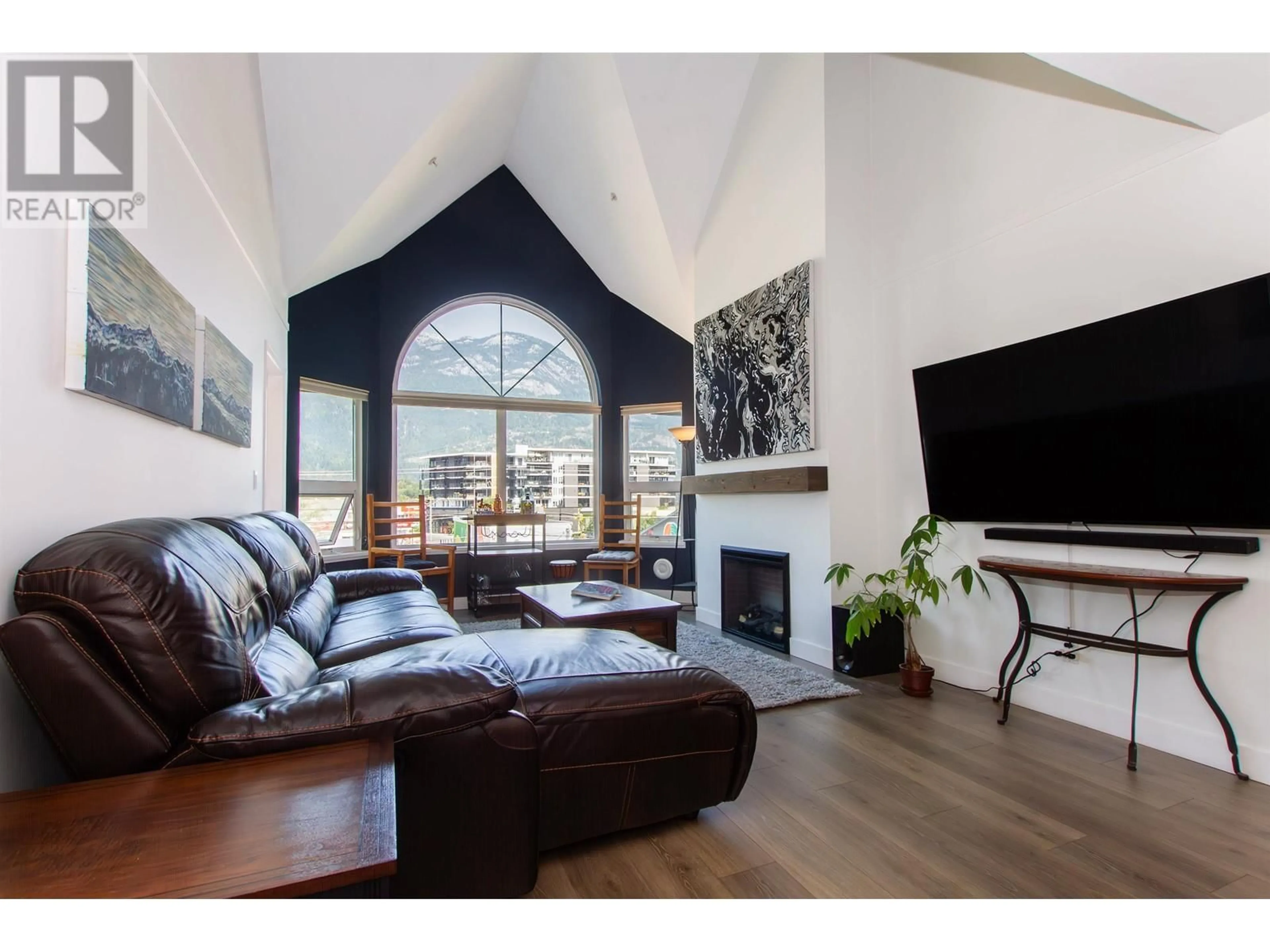 Living room, wood floors for 304 1466 PEMBERTON AVENUE, Squamish British Columbia V8B0K1