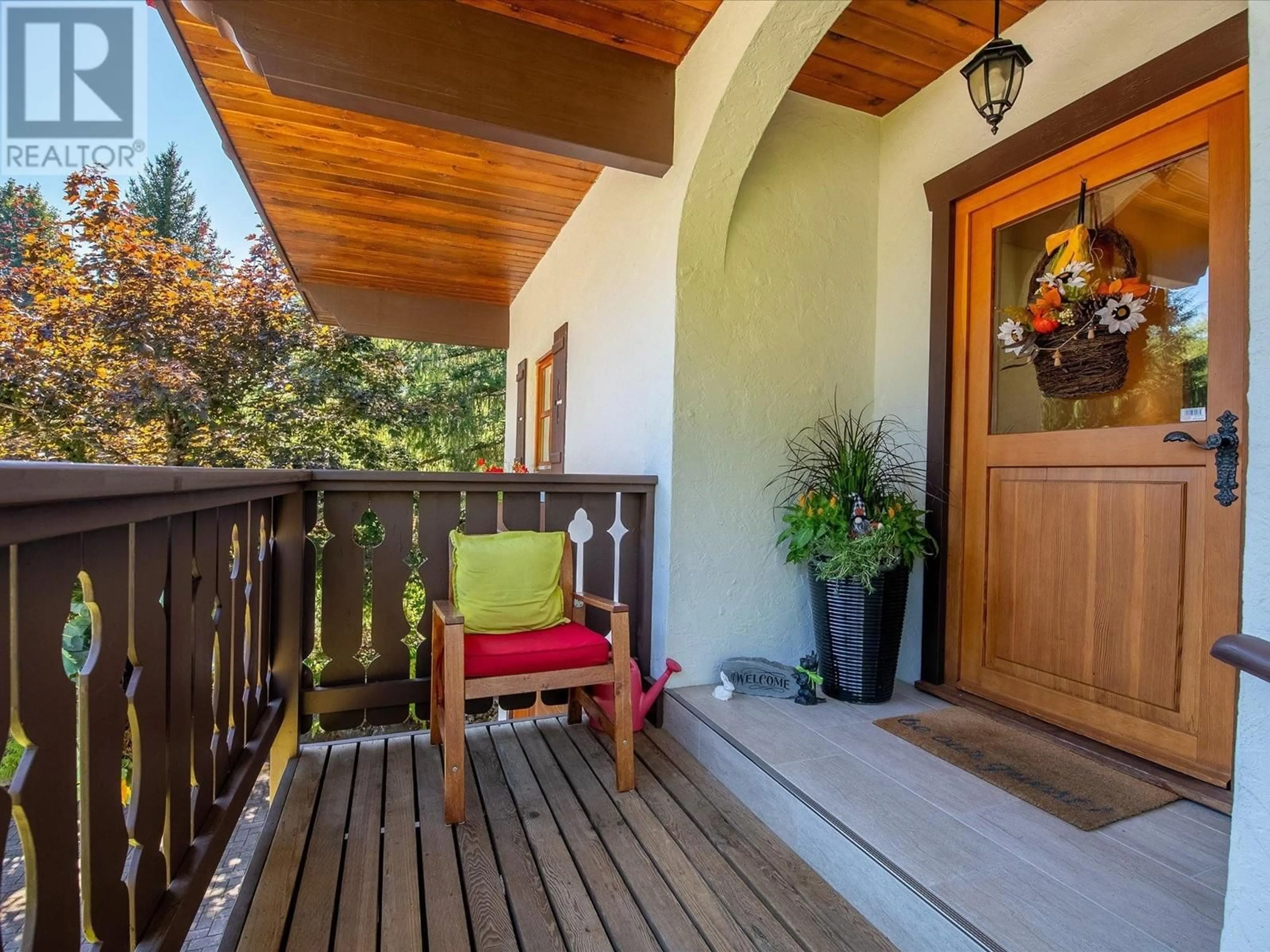 Indoor entryway, wood floors for 6218 EAGLE DRIVE, Whistler British Columbia V8E0C6