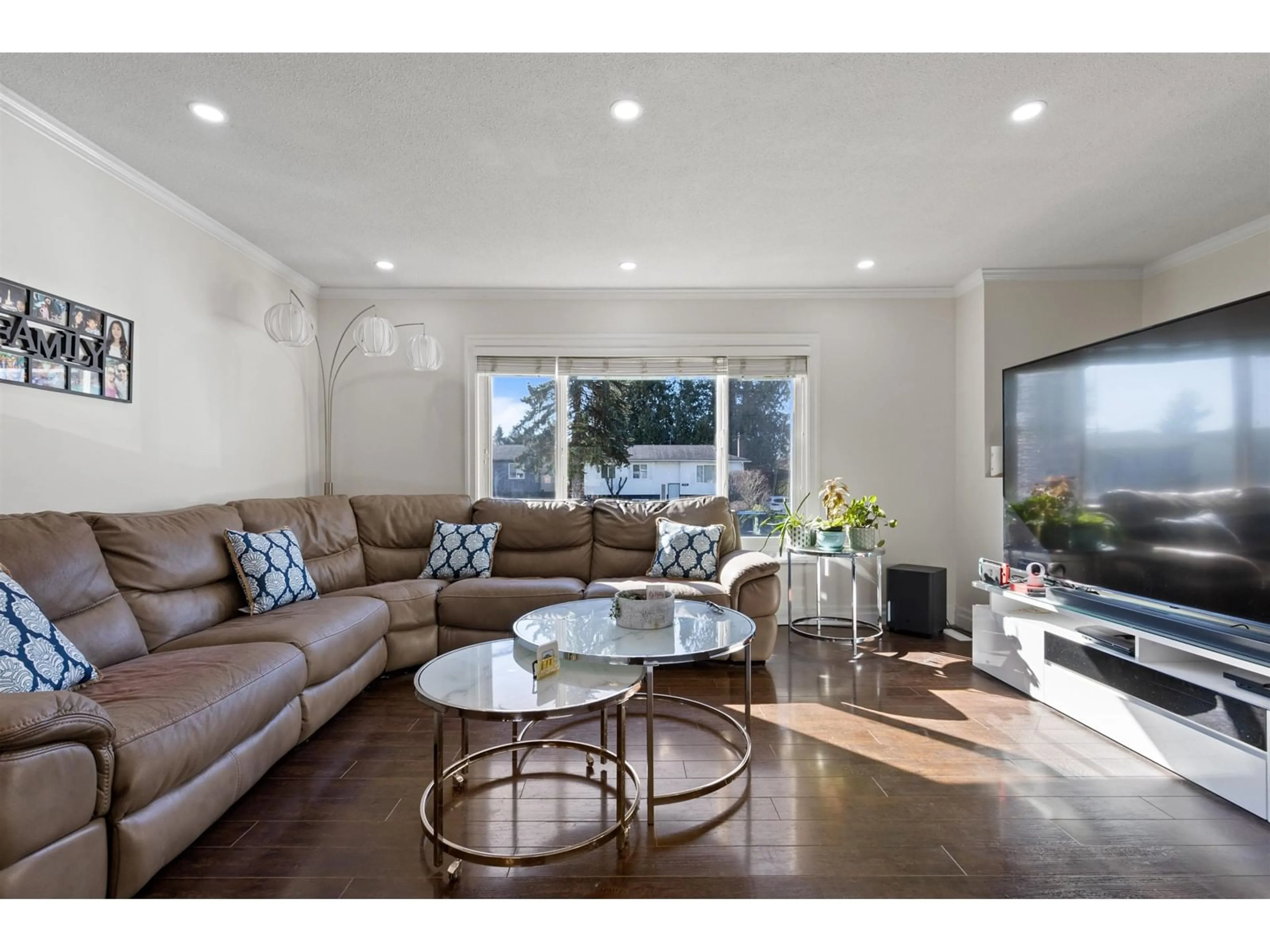 Living room, wood floors for 26673 32A AVENUE, Langley British Columbia V4W3G3