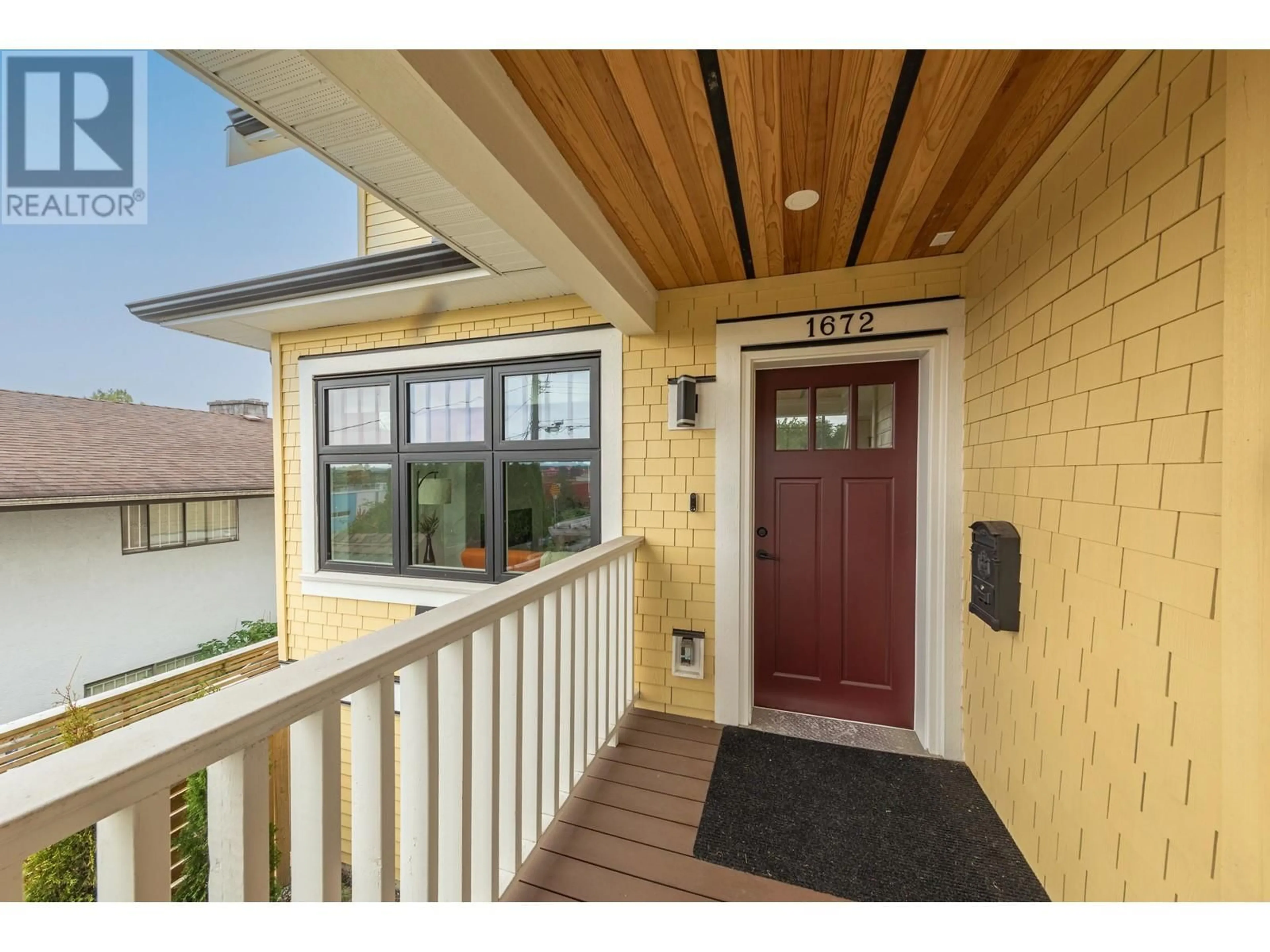 Indoor entryway for 1672 E 15TH AVENUE, Vancouver British Columbia V5N2G1