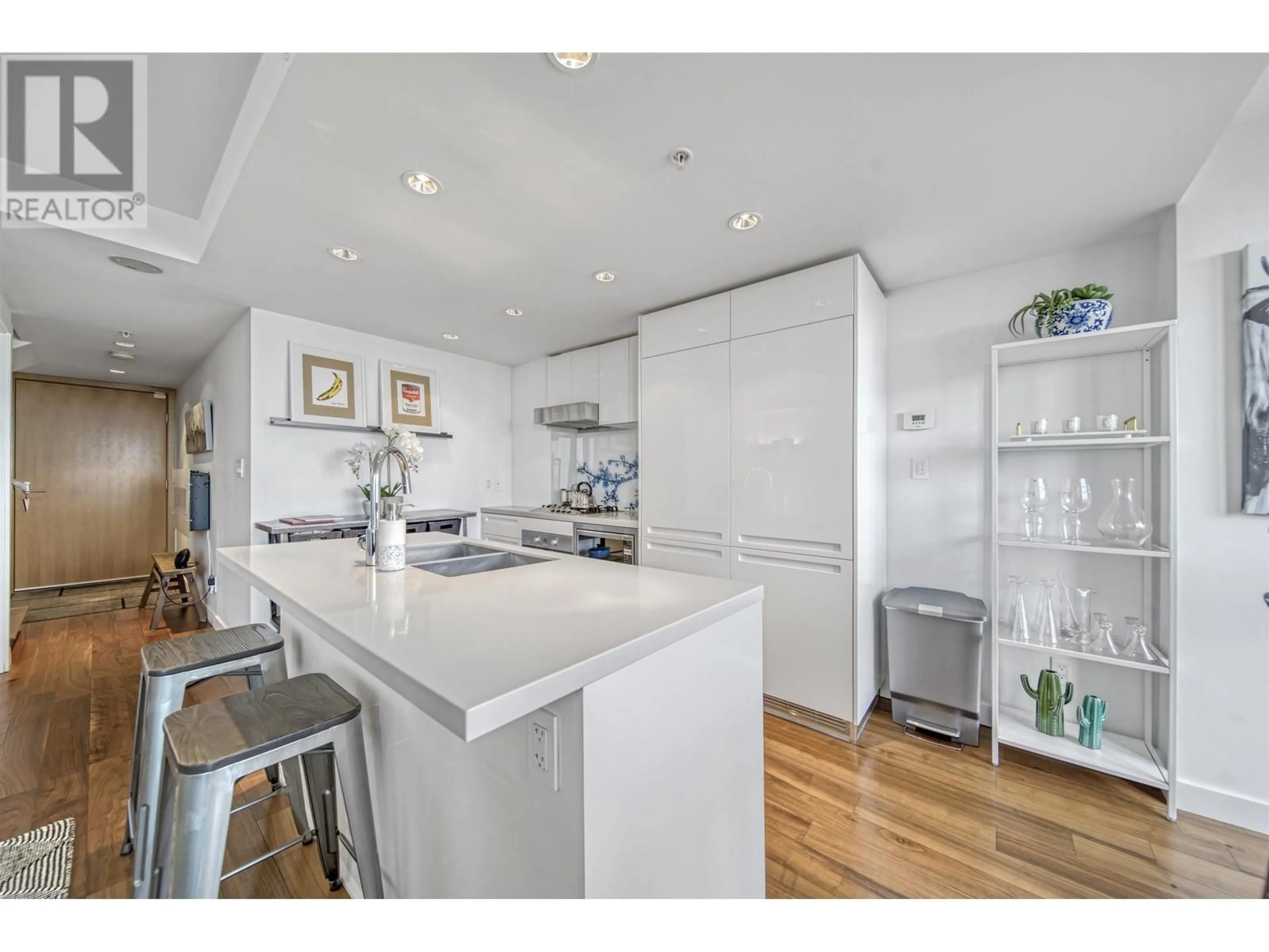 Open concept kitchen for PH7 188 KEEFER STREET, Vancouver British Columbia V6A0E3