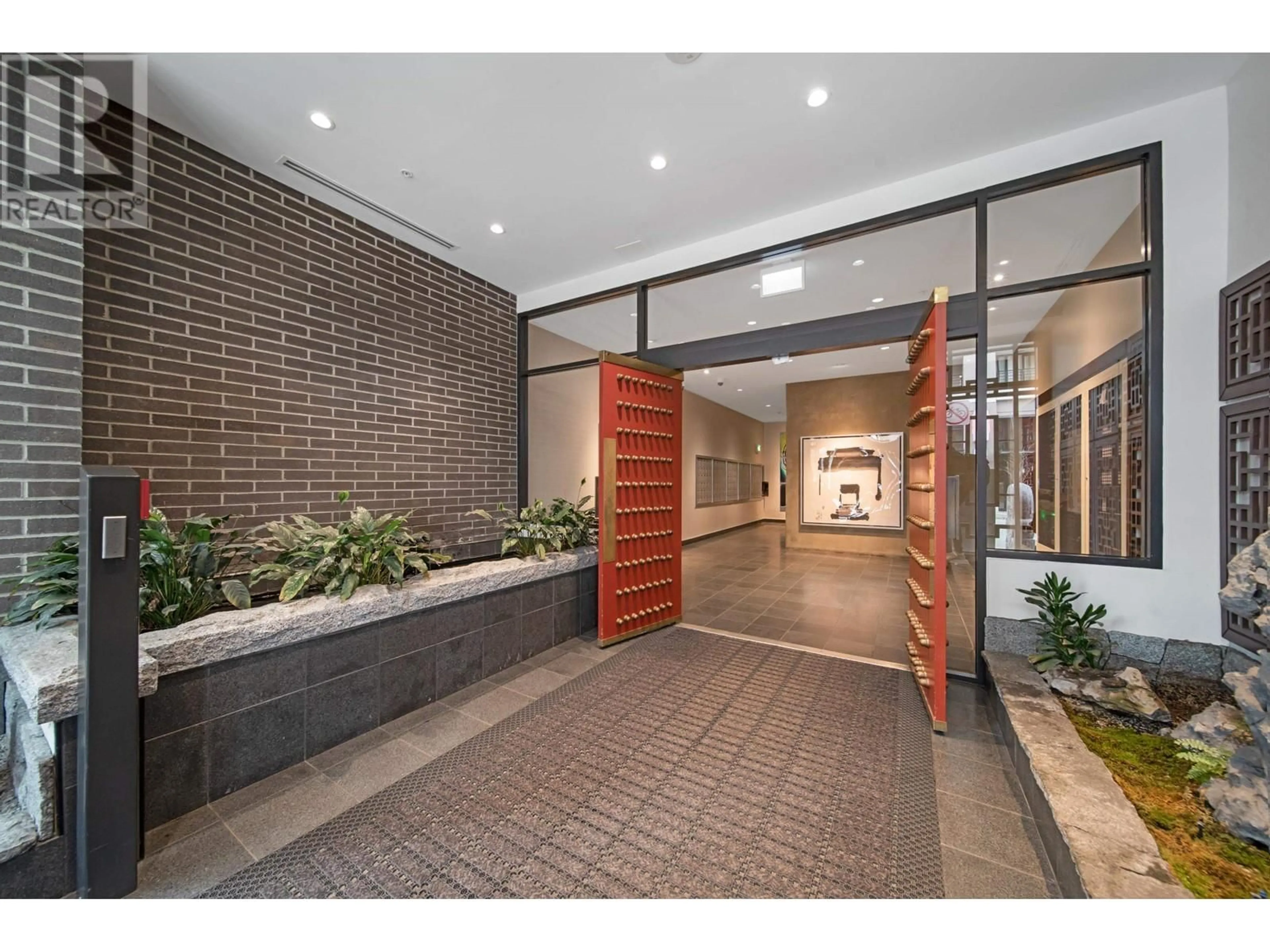 Indoor foyer, cement floor for PH7 188 KEEFER STREET, Vancouver British Columbia V6A0E3