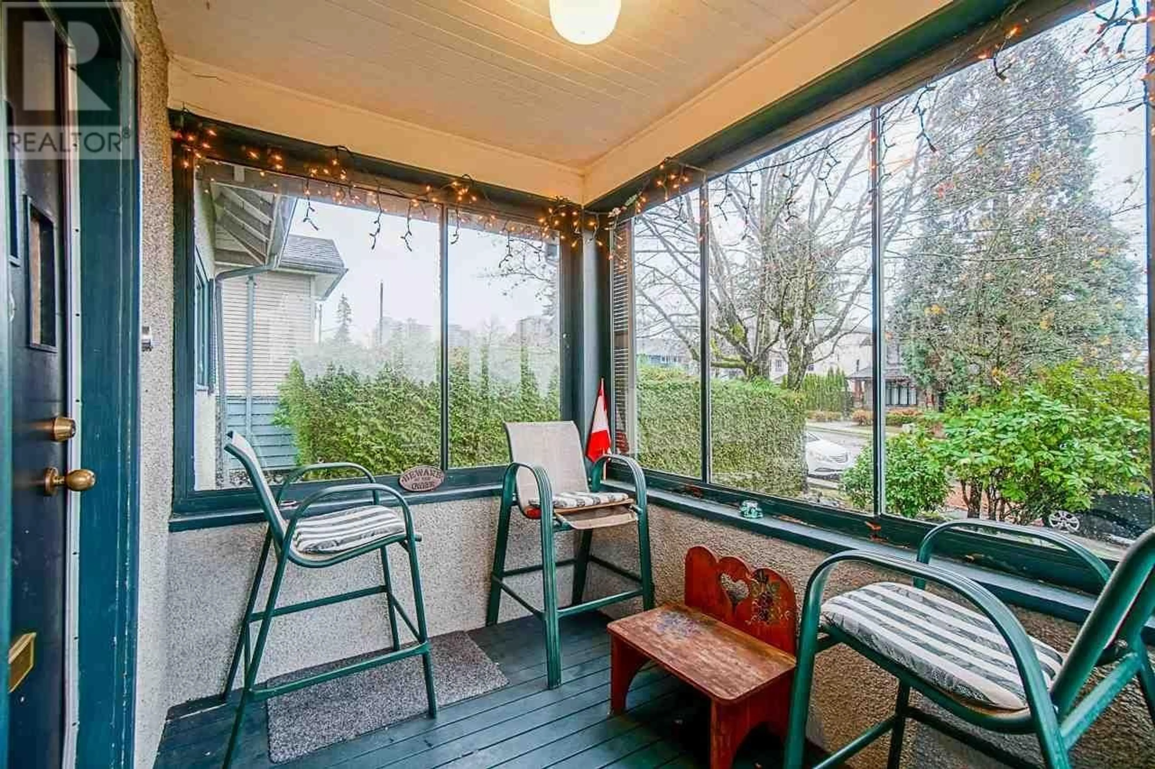 Patio, cottage for 328 W 17TH STREET, North Vancouver British Columbia V7M1V8