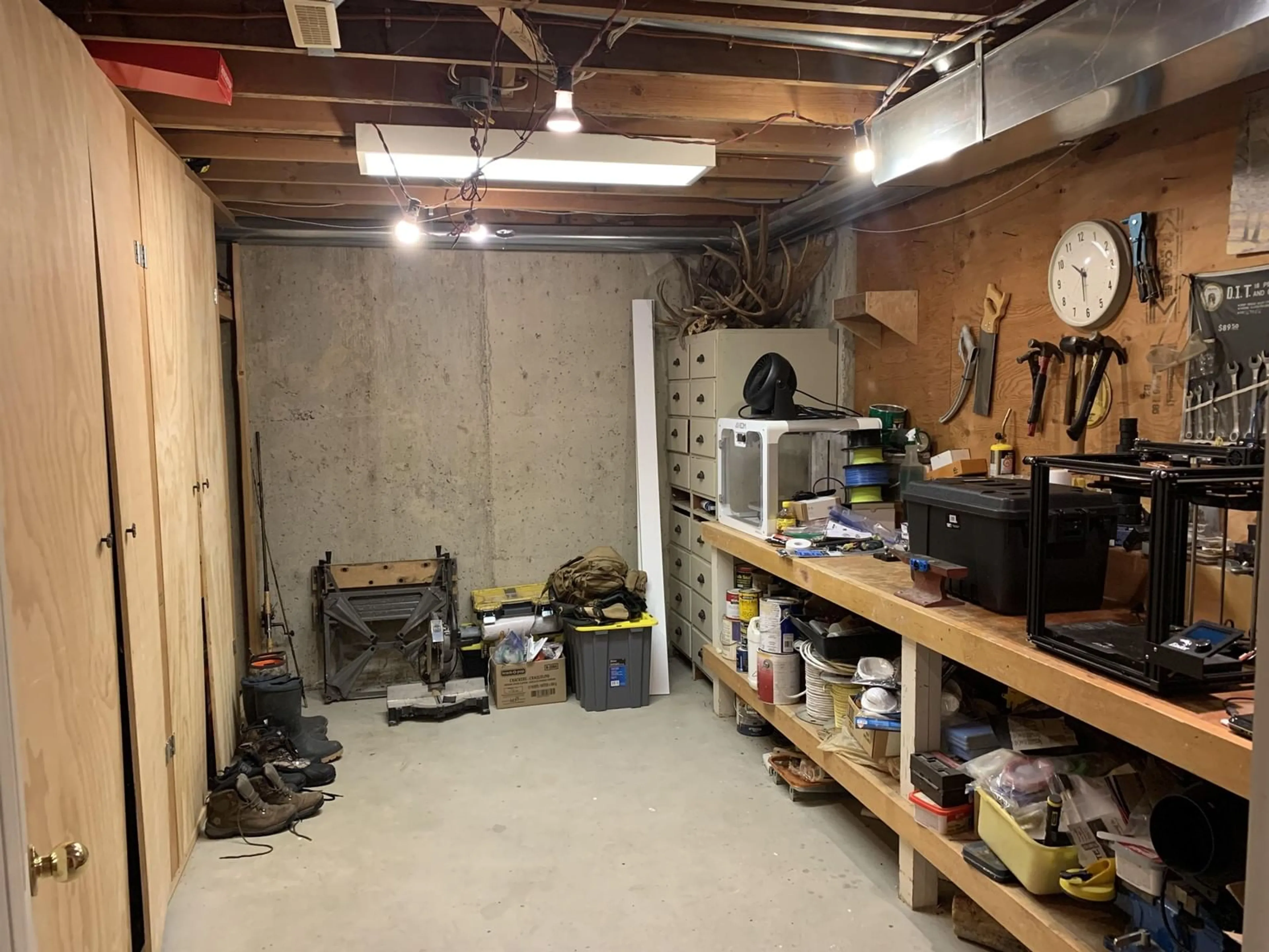 Indoor garage, cement floor for 20855 YEOMANS CRESCENT, Langley British Columbia V1M2P8