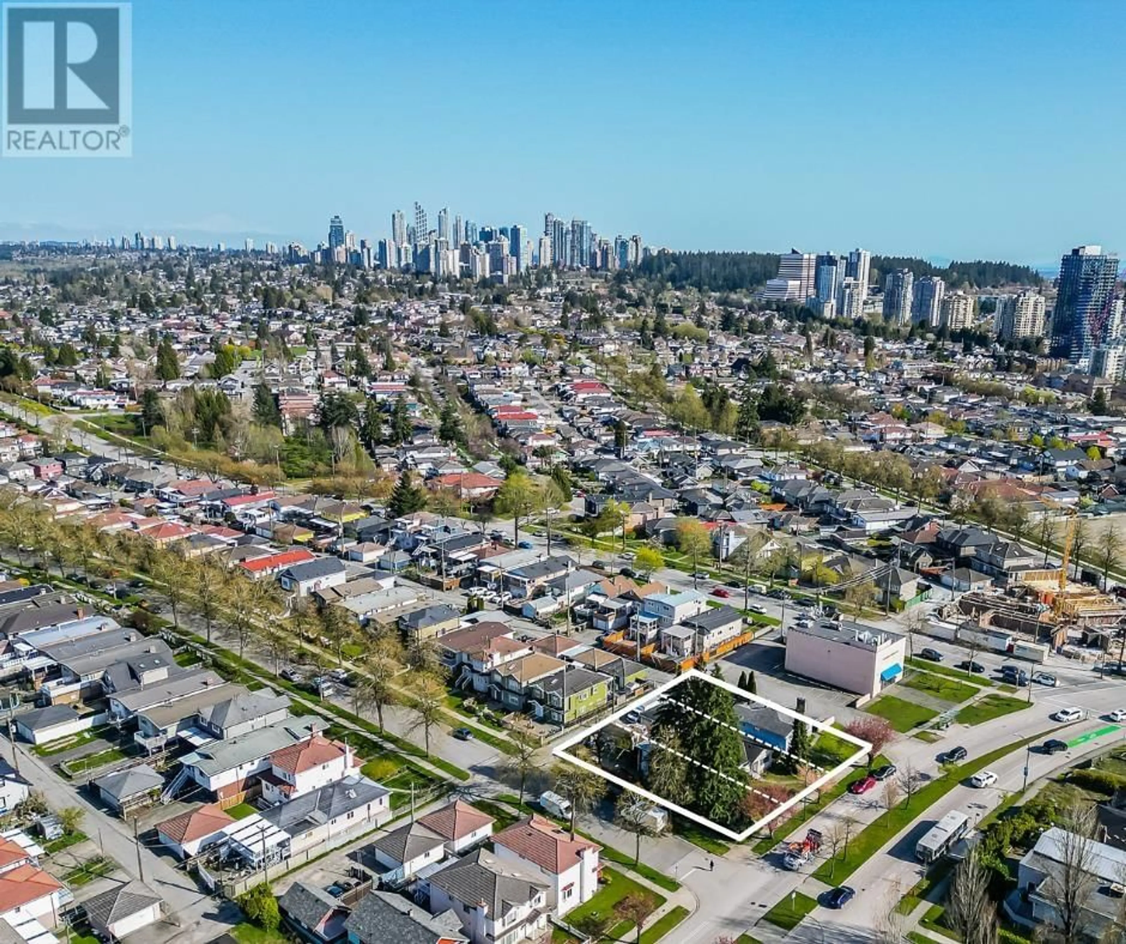 A pic from outside/outdoor area/front of a property/back of a property/a pic from drone, street for 4424 RUPERT STREET, Vancouver British Columbia V5R2J2