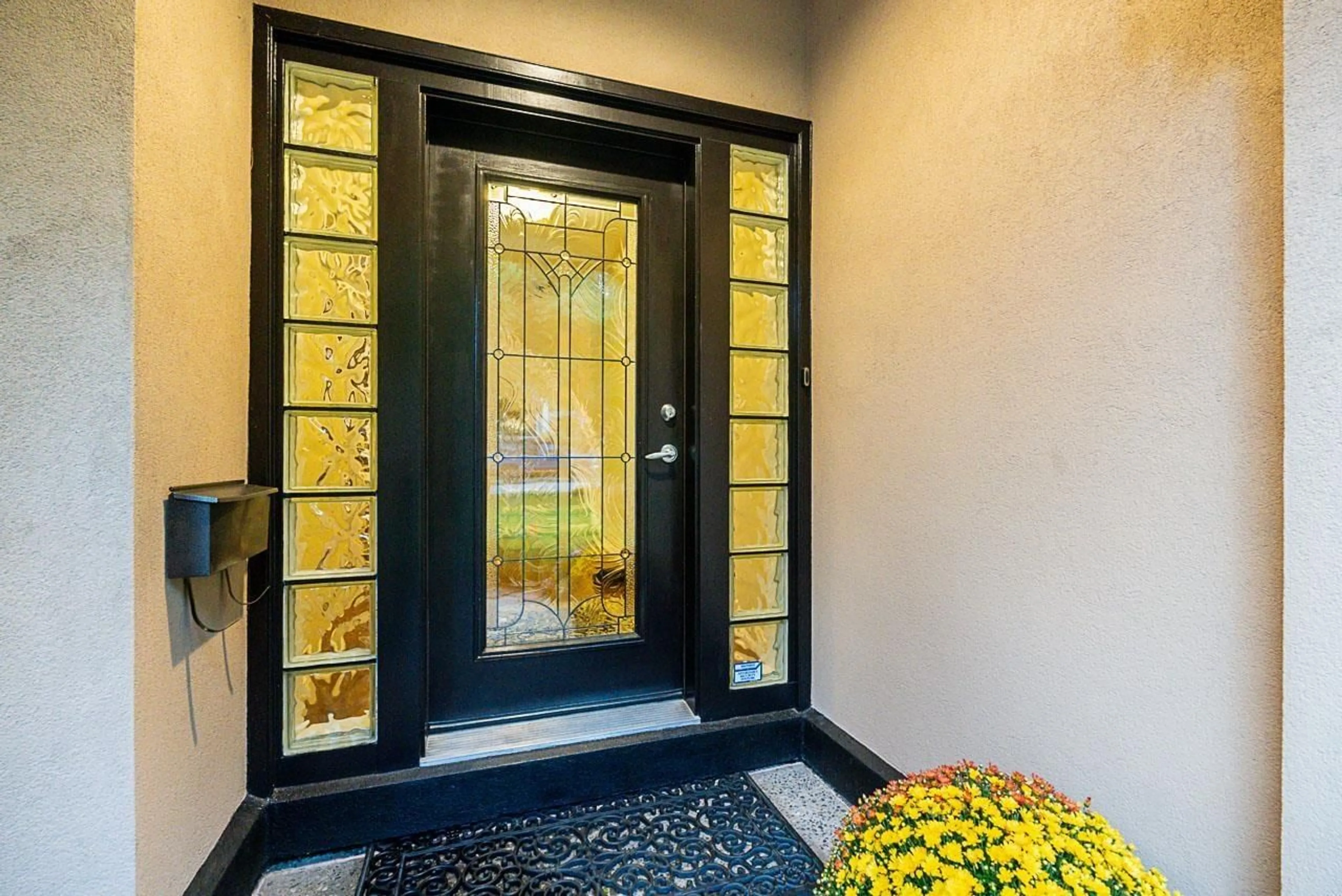 Indoor entryway, wood floors for 21523 46A AVENUE, Langley British Columbia V3A9E7