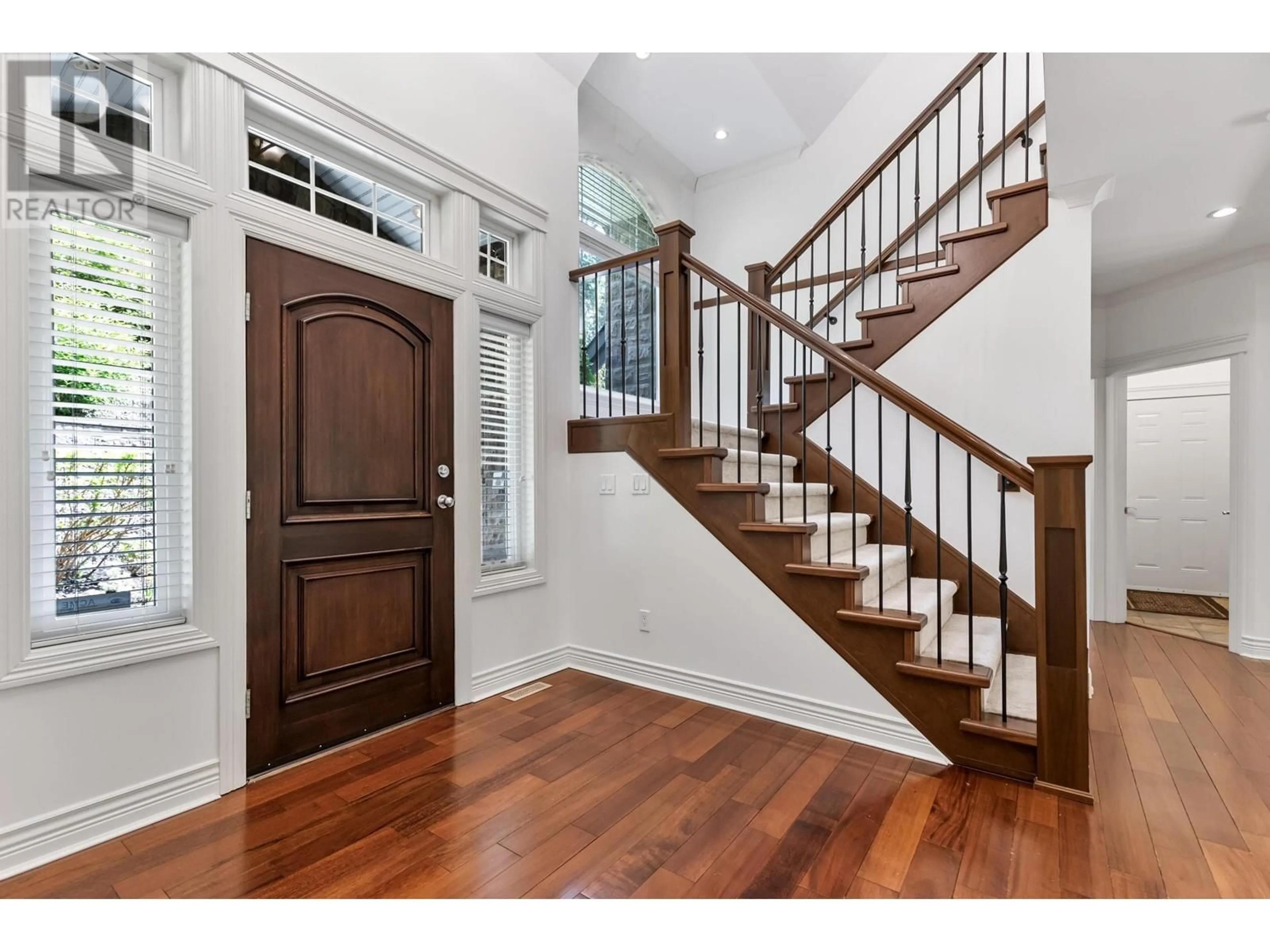 Indoor entryway, wood floors for 2668 FERN DRIVE, Anmore British Columbia V3H5M6