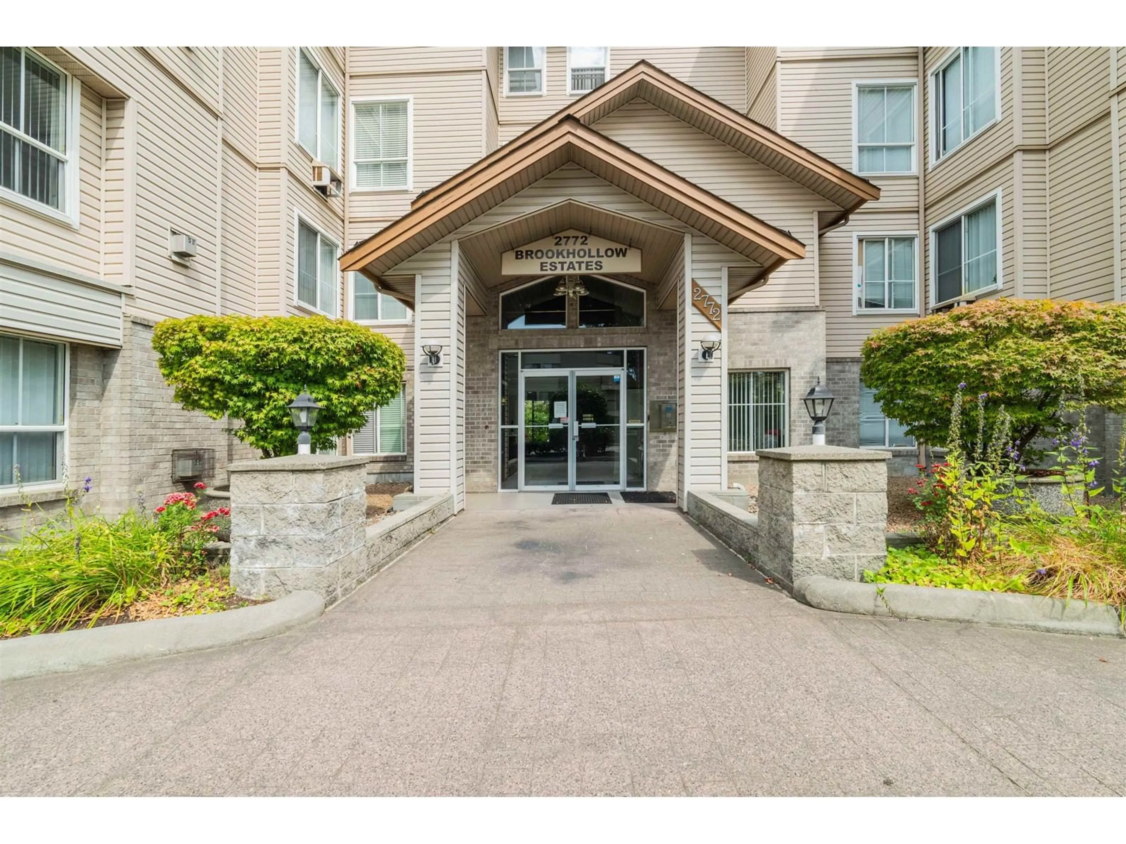 Indoor foyer for 107 2772 CLEARBROOK ROAD, Abbotsford British Columbia V2T6N6