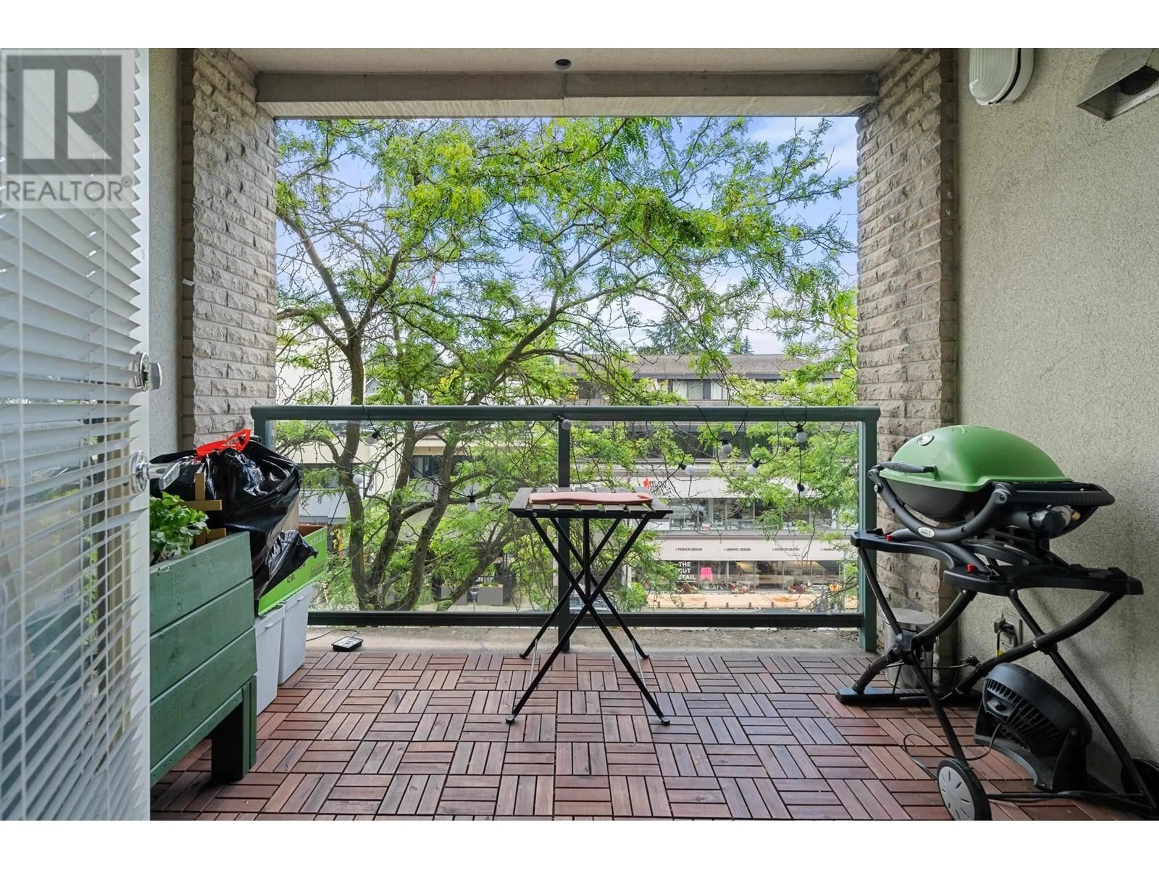 Patio, the street view for 307 1688 CYPRESS STREET, Vancouver British Columbia V6J5J1