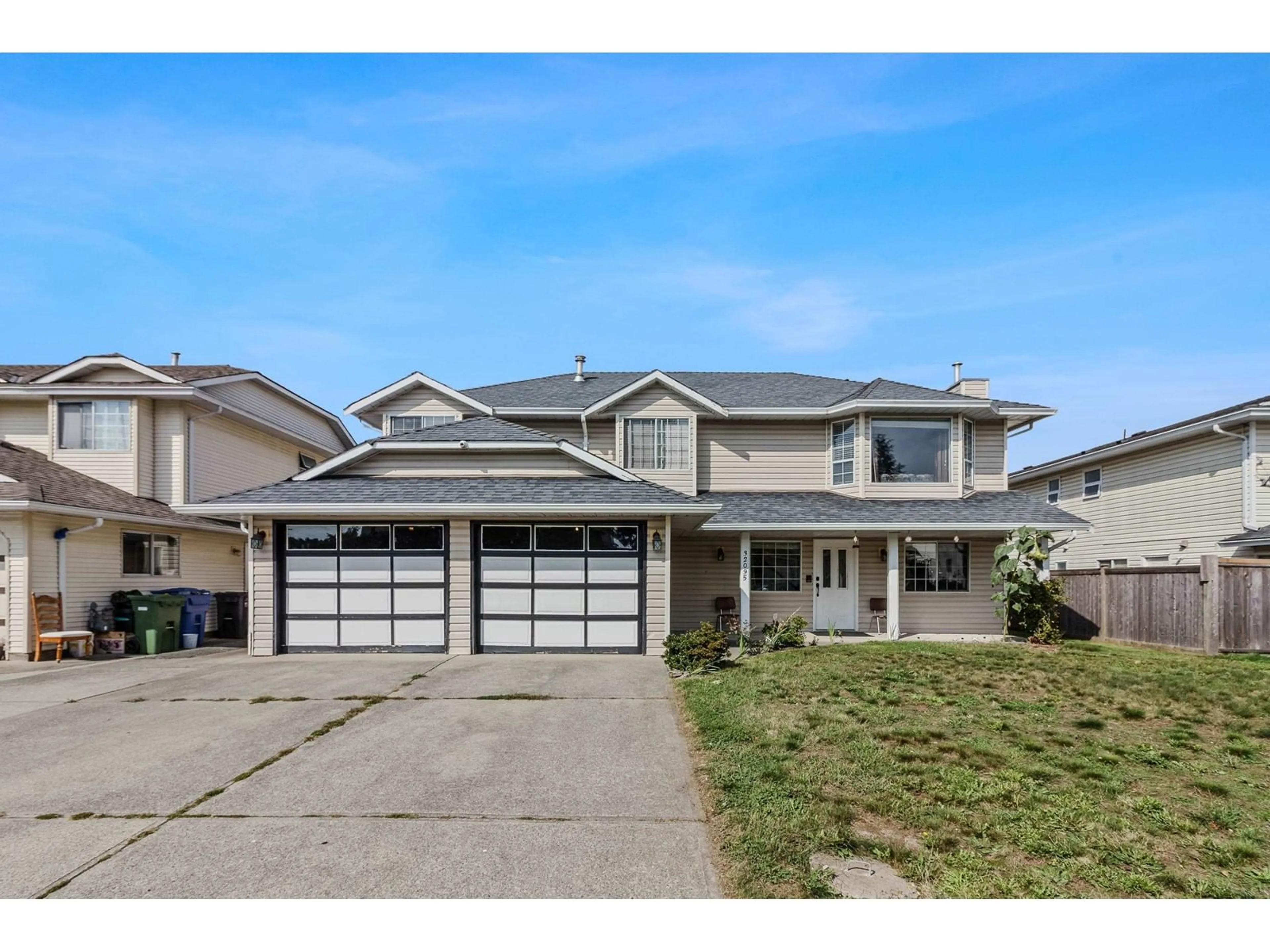 Frontside or backside of a home, the street view for 32095 ROGERS AVENUE, Abbotsford British Columbia V2T5B7