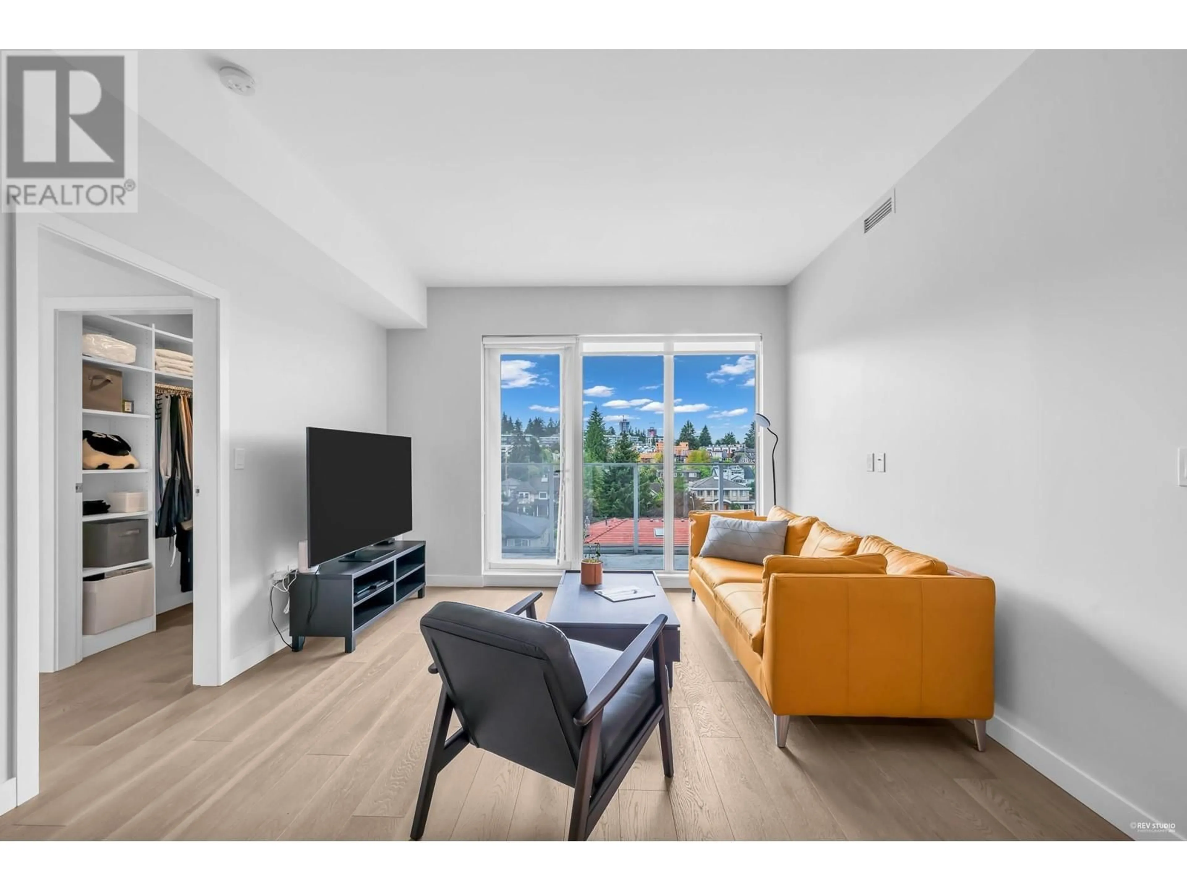 Living room, wood floors for 601 528 W KING EDWARD AVENUE, Vancouver British Columbia V5Z2C3