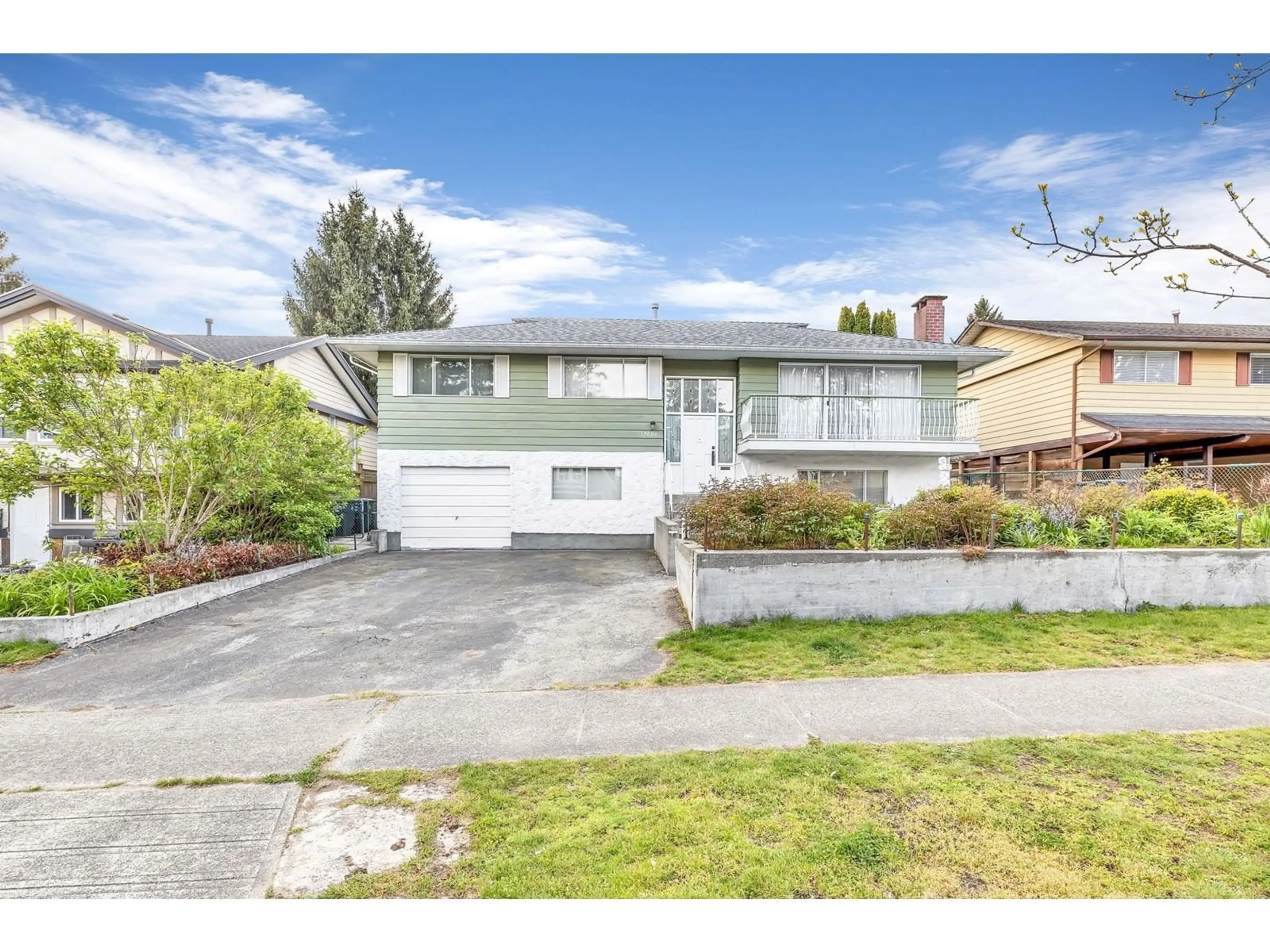 A pic from outside/outdoor area/front of a property/back of a property/a pic from drone, street for 13886 78, Surrey British Columbia V3W5Z7