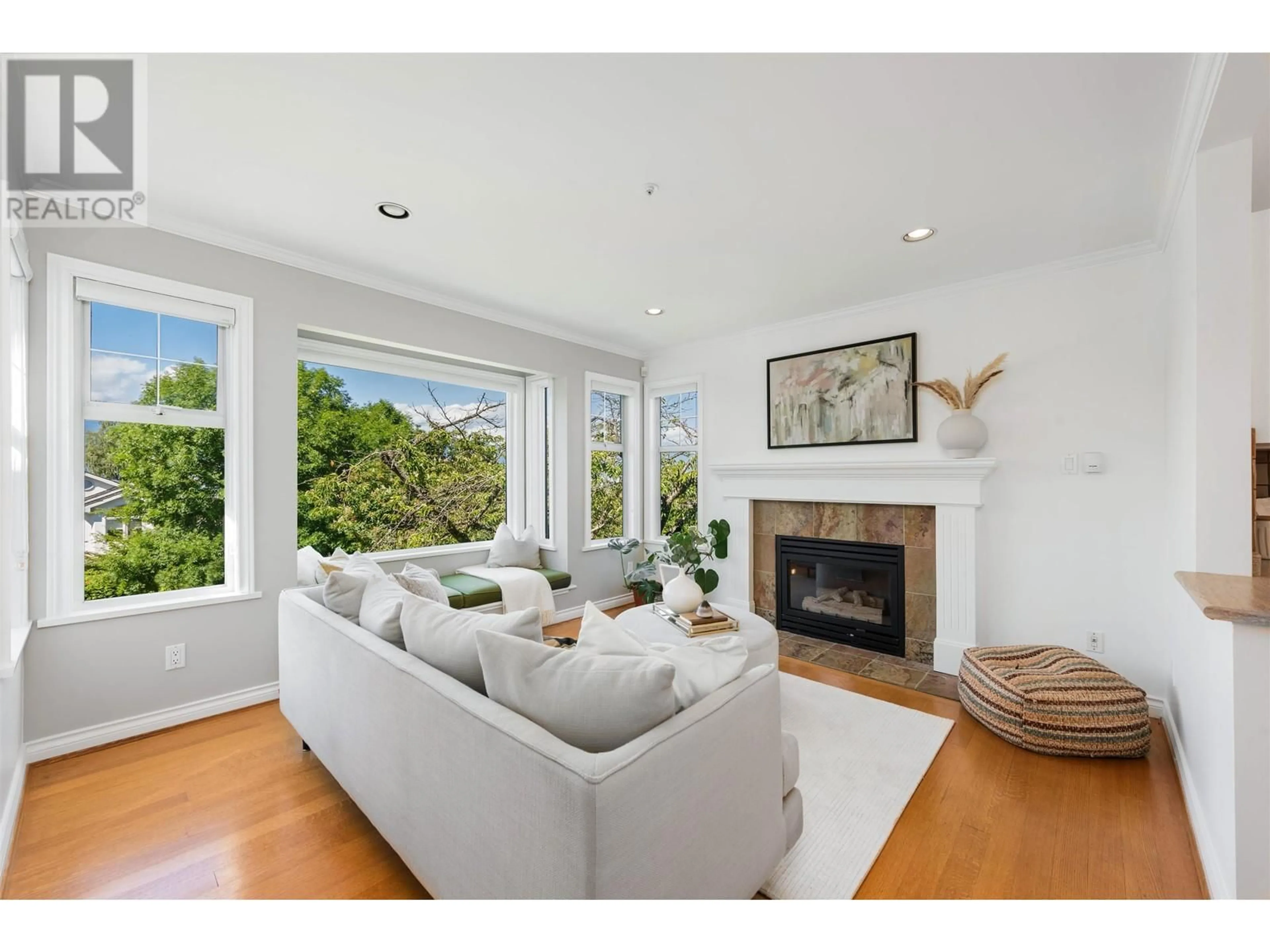 Living room, wood floors for 3888 W 13TH AVENUE, Vancouver British Columbia V6R2S8