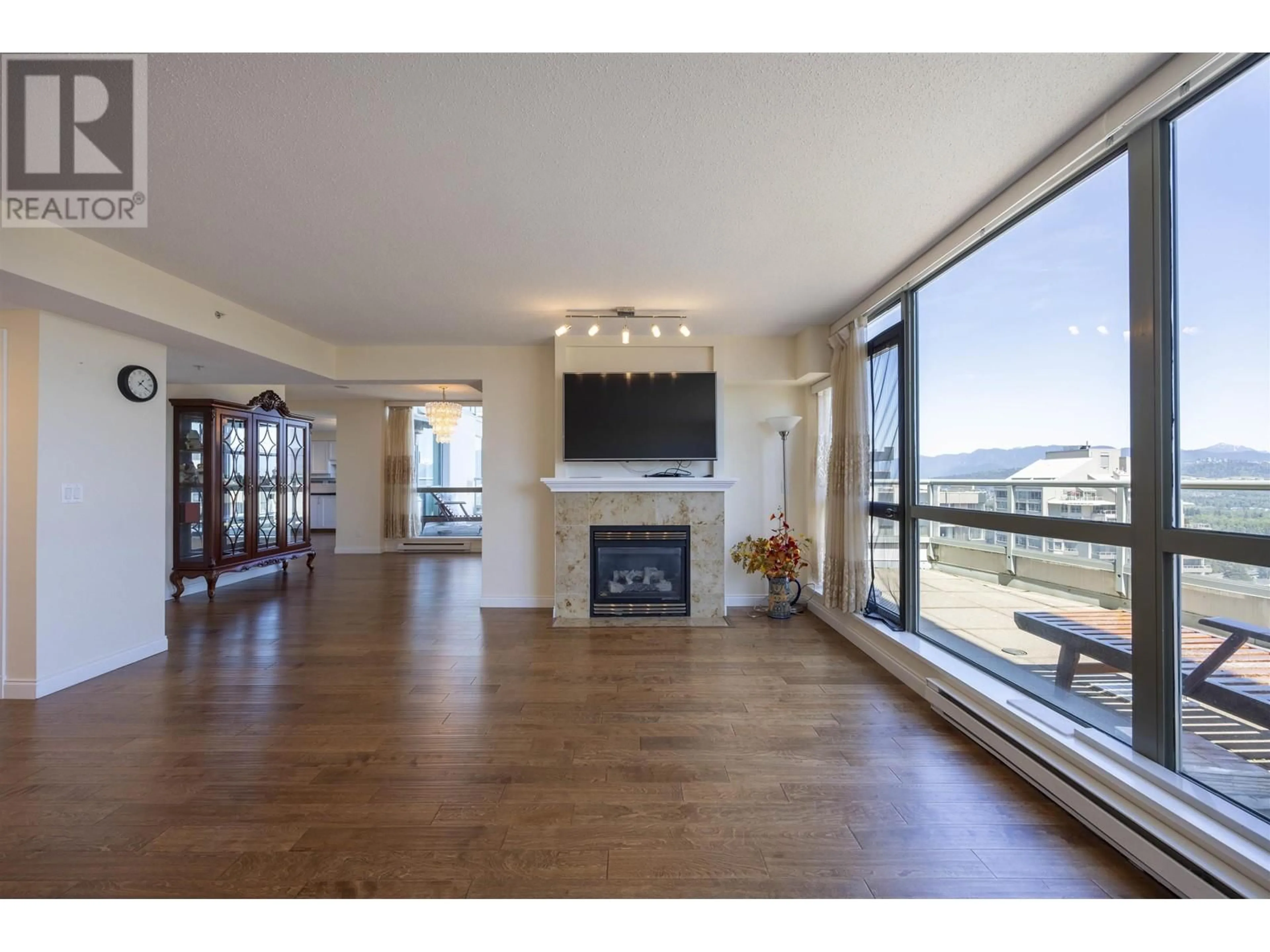 Living room, wood floors for 1702 4788 HAZEL STREET, Burnaby British Columbia V5H4V9