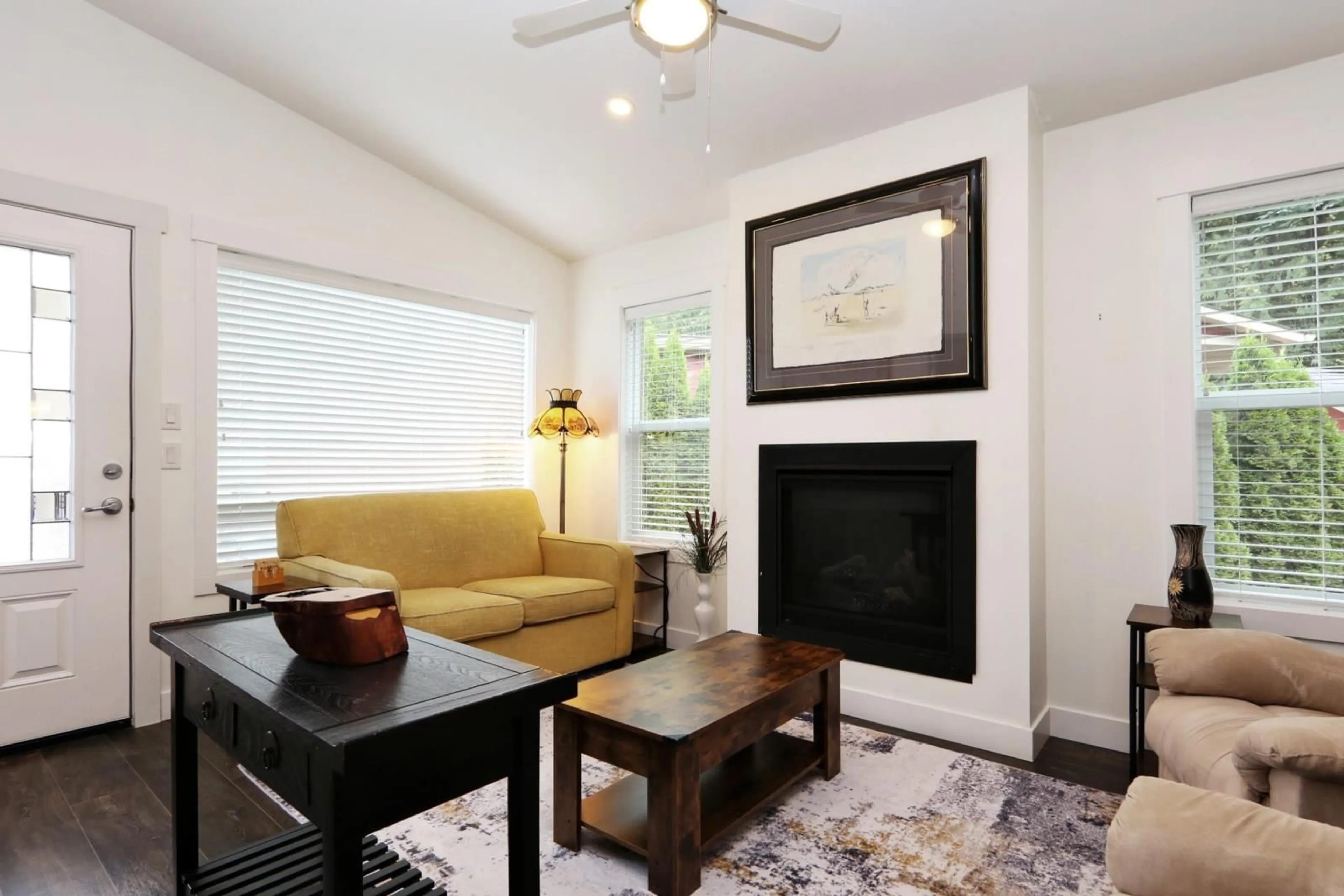 Living room with furniture, wood/laminate floor for 74 - 53480 BRIDAL FALLS ROAD, Chilliwack British Columbia V0X1X1