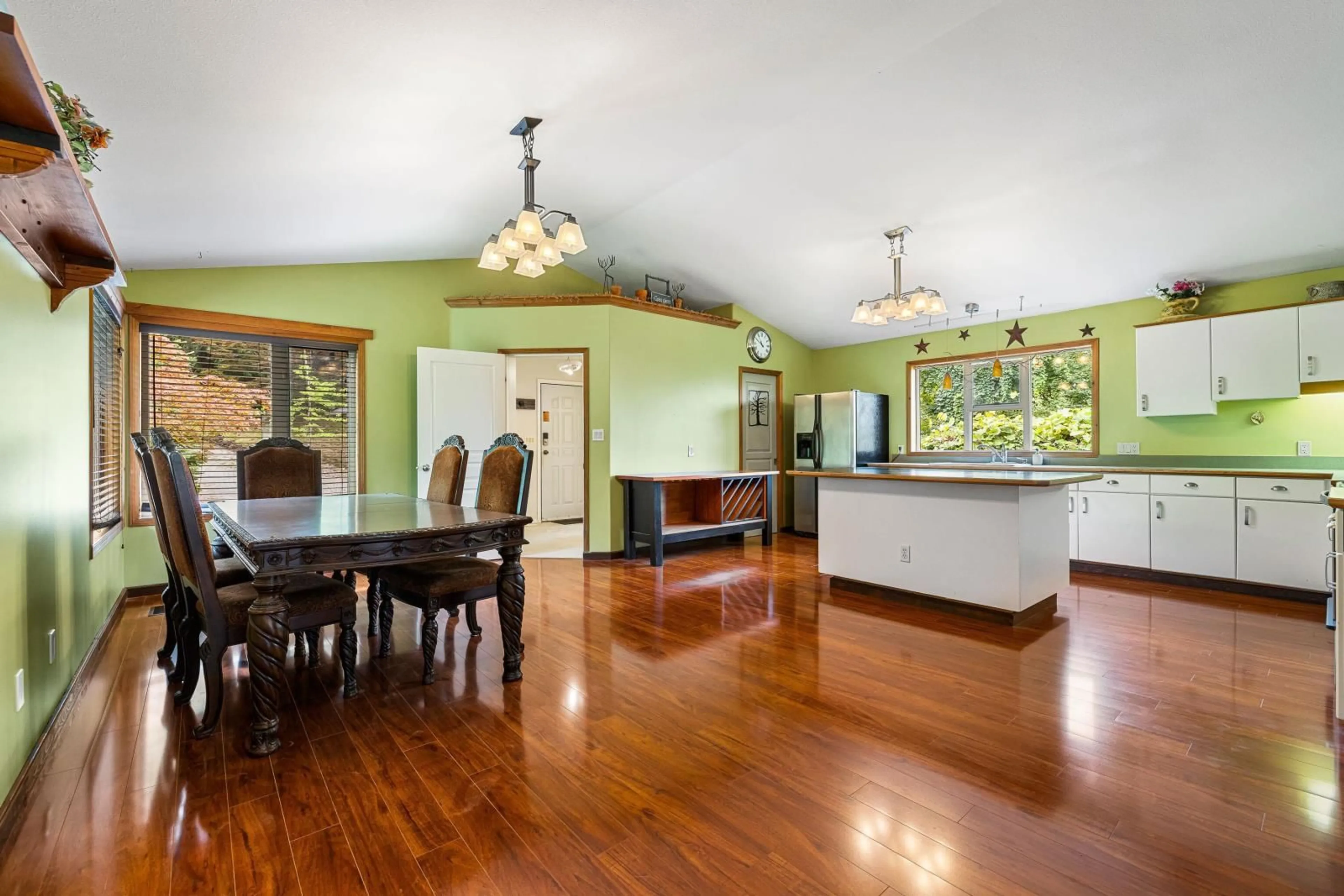 Dining room, wood floors, cottage for 8379 CHELMSFORD PLACE, Chilliwack British Columbia V2R3X2