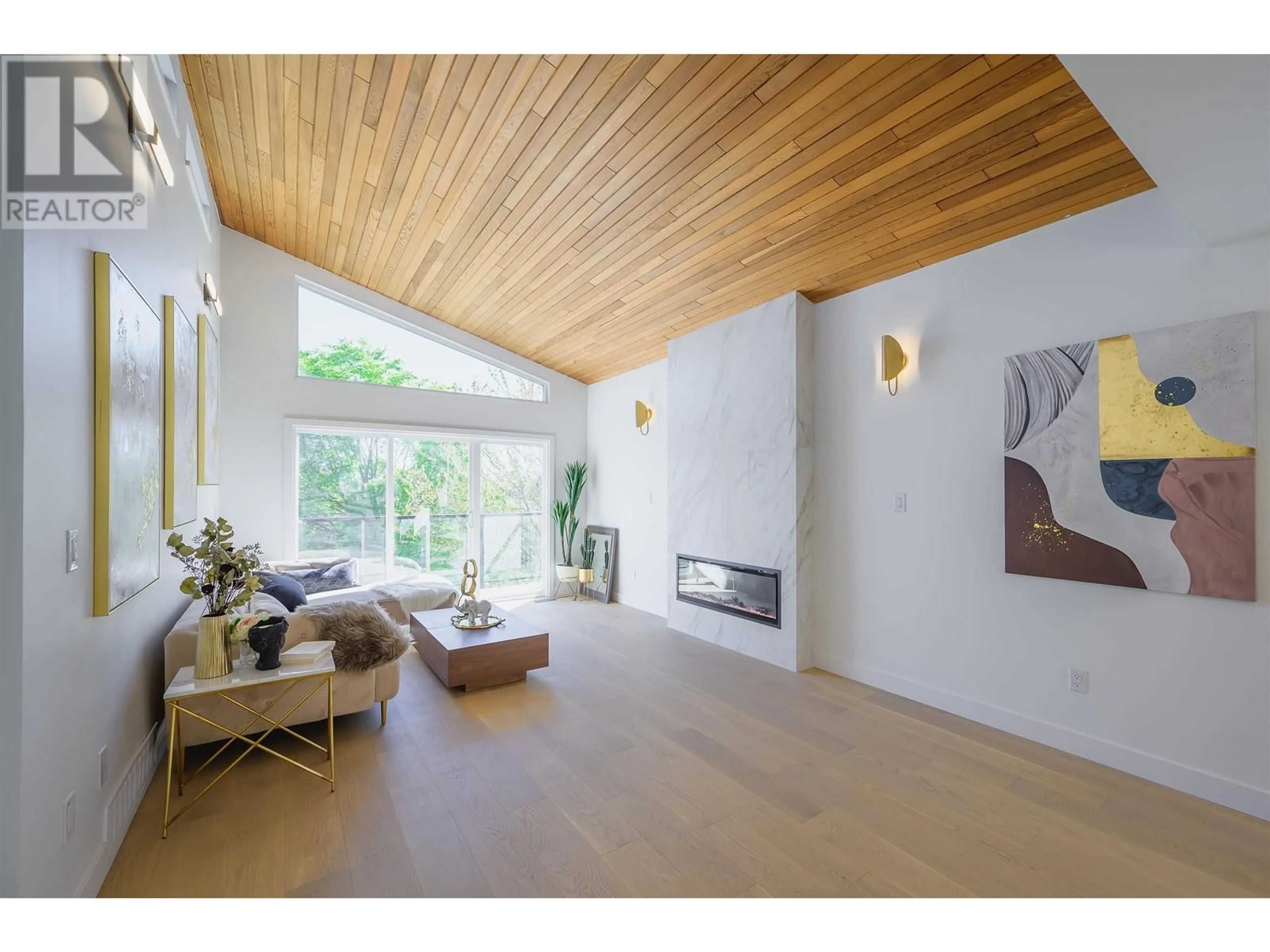 Living room, wood floors for 419 E 60TH AVENUE, Vancouver British Columbia V5X2A1