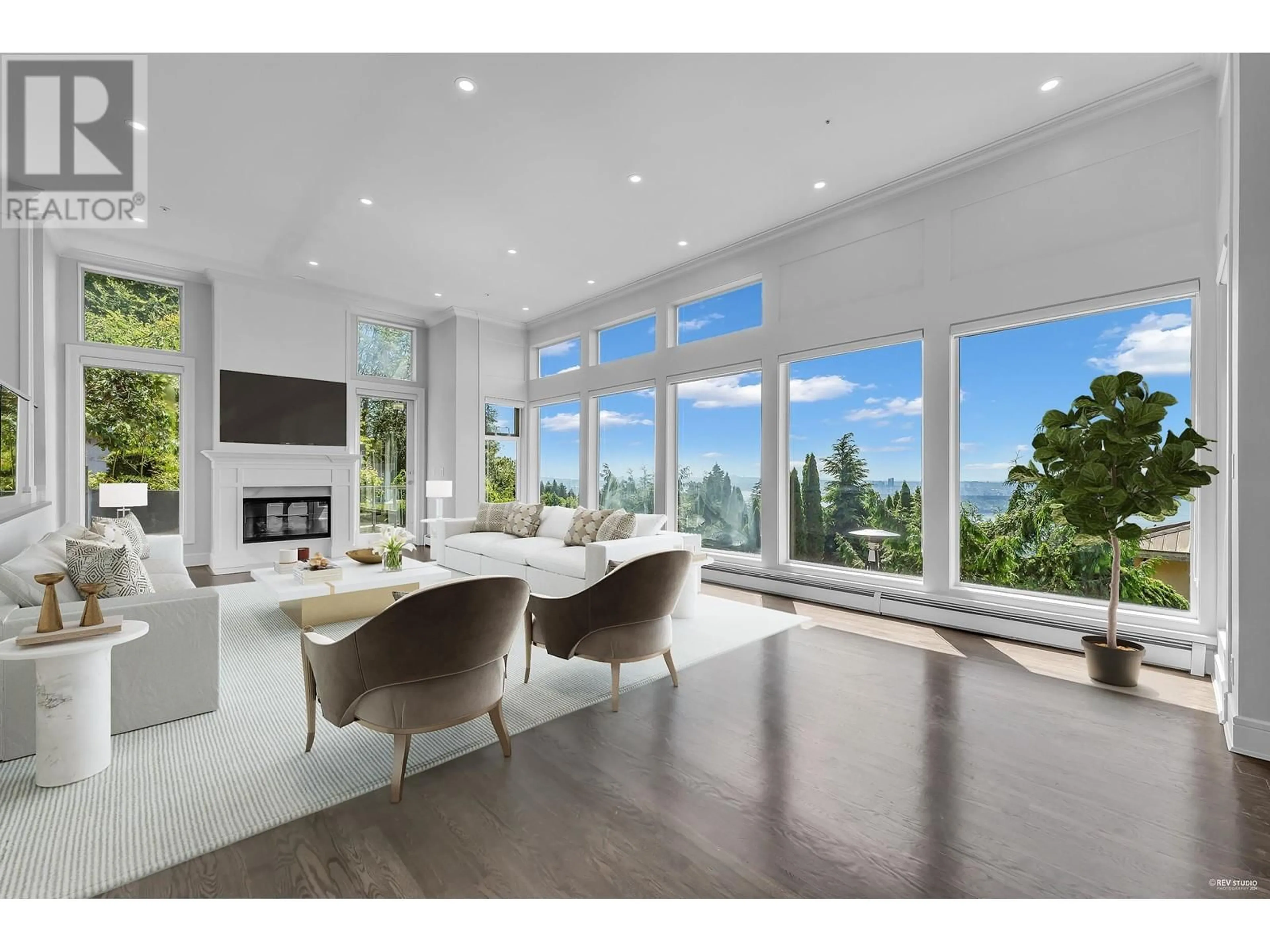 Living room, wood floors for 2611 WESTHILL WAY, West Vancouver British Columbia V7S3G9