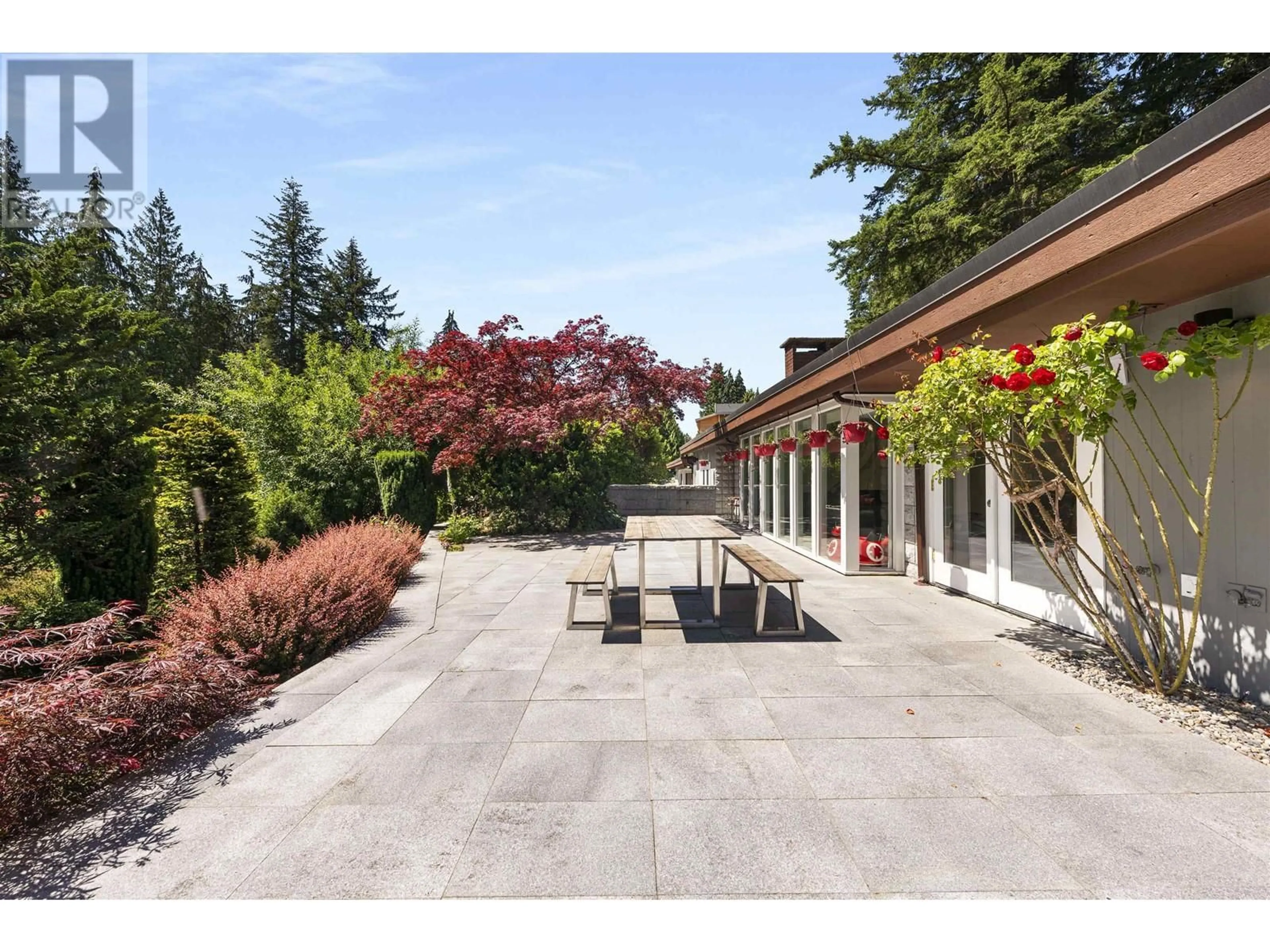 Patio for 242 ONSLOW PLACE, West Vancouver British Columbia V7S1K5