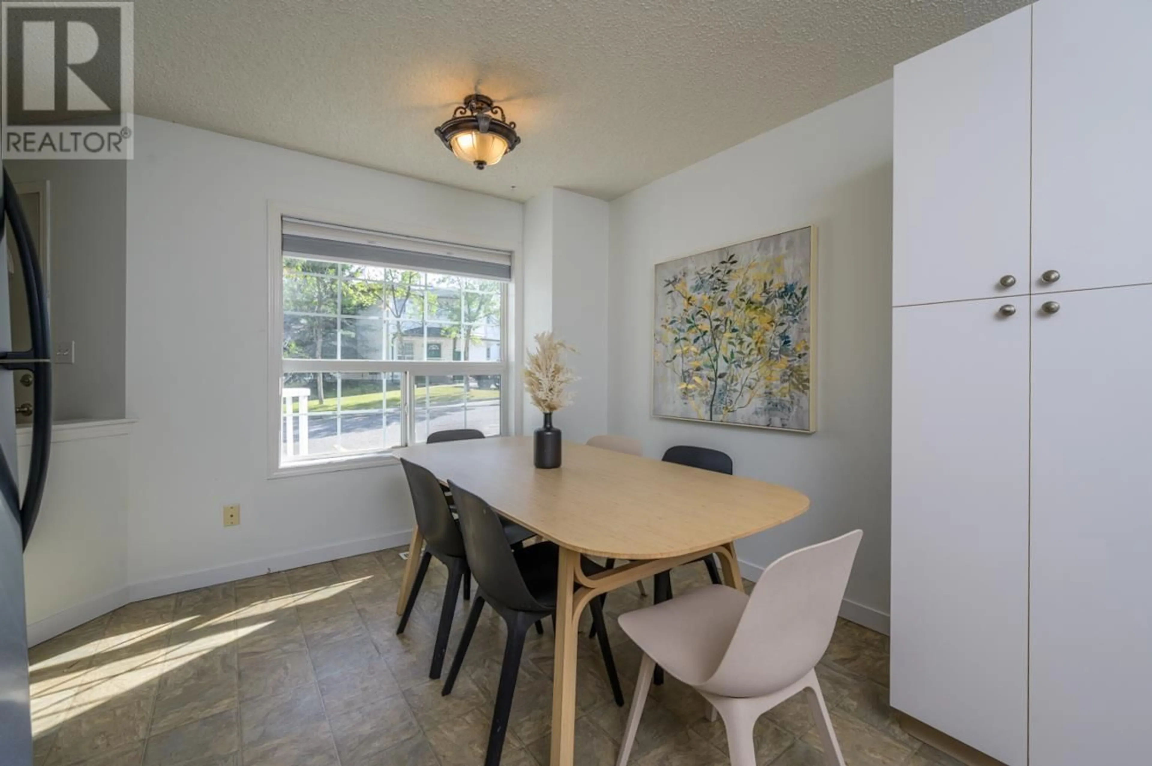 Dining room, wood floors, cottage for 143 3233 MCGILL CRESCENT, Prince George British Columbia V2N2T4