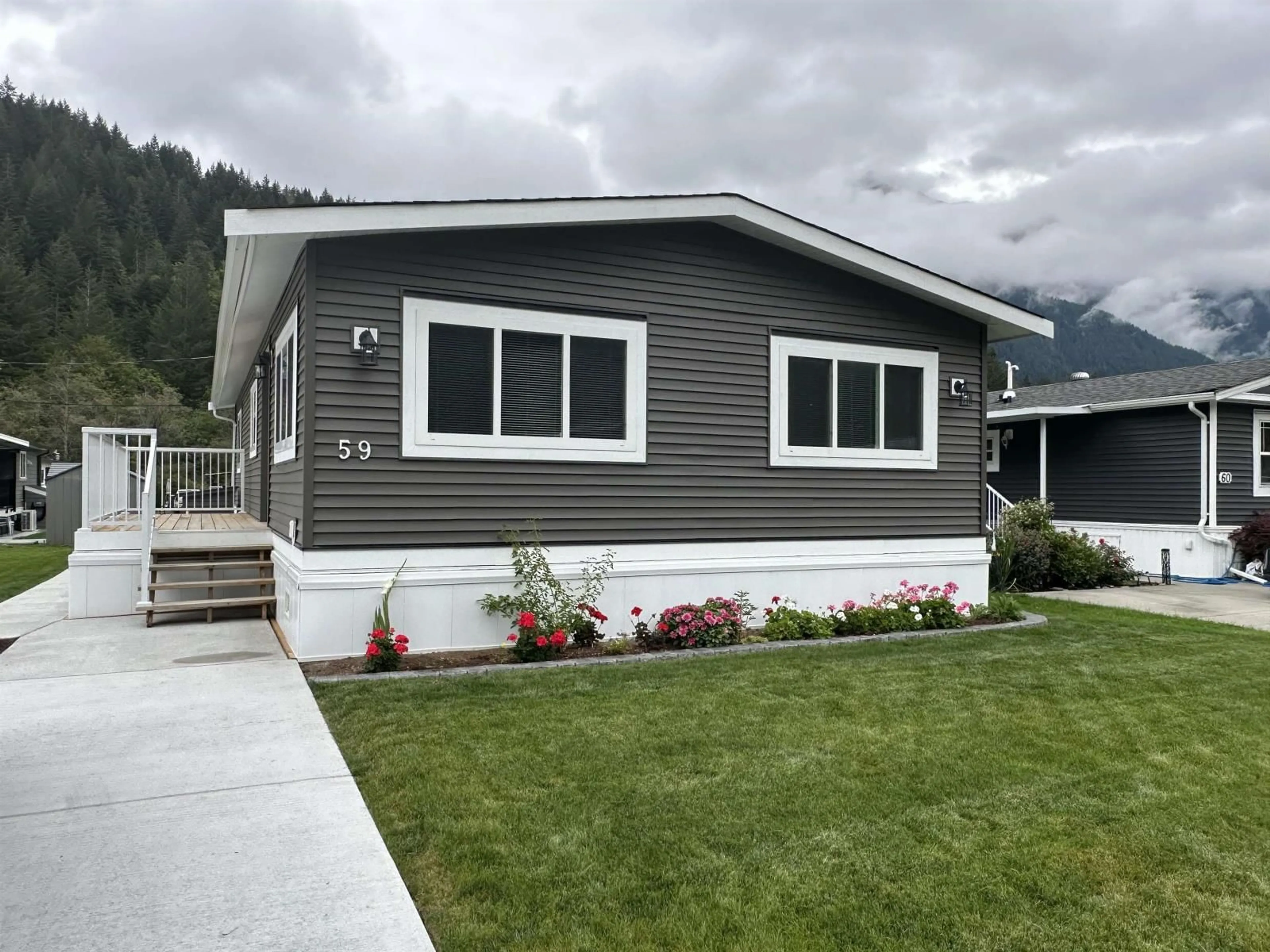 Home with vinyl exterior material for 59 65367 KAWKAWA LAKE ROAD, Hope British Columbia V0X1L1