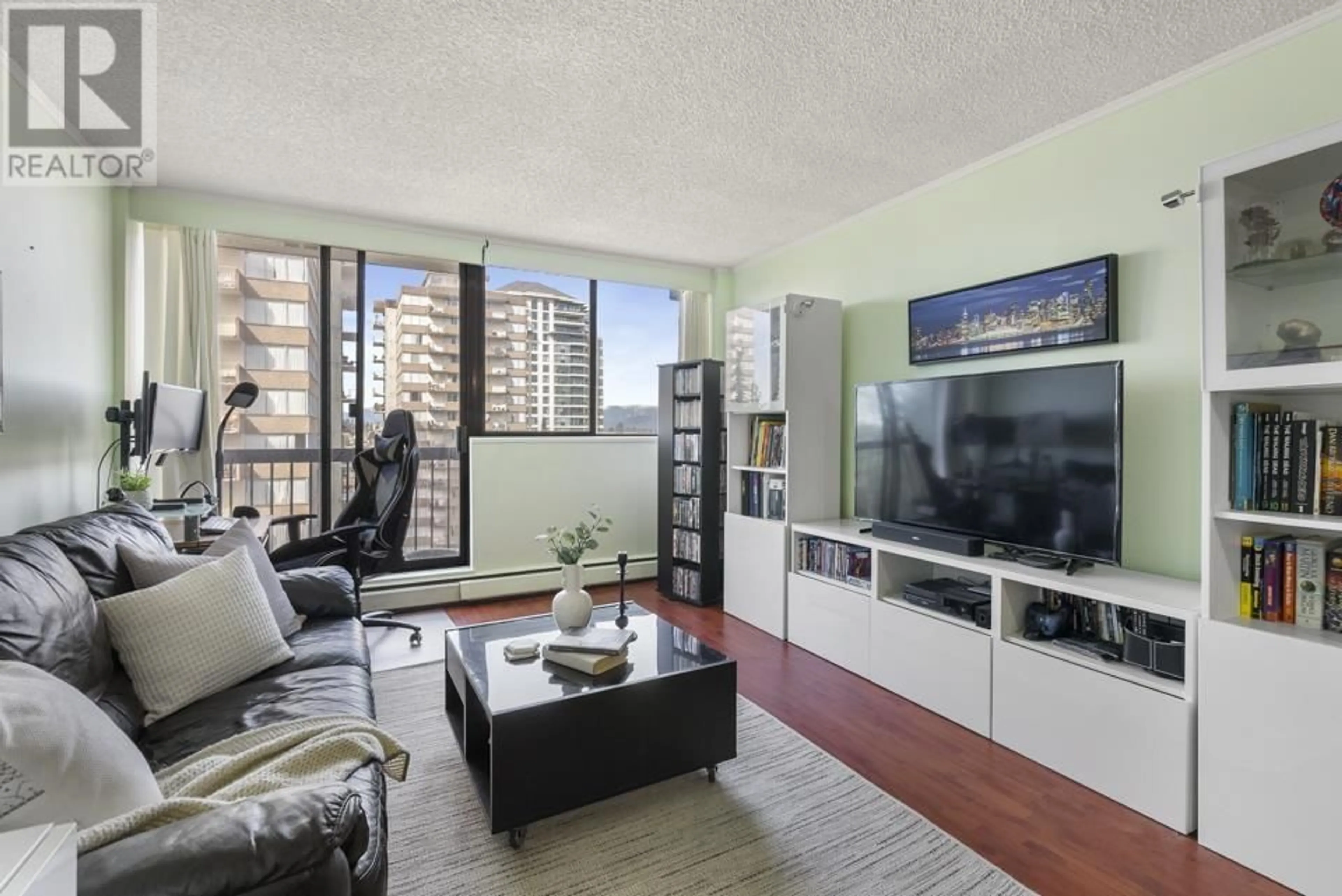 Living room, wood floors for 802 620 SEVENTH AVENUE, New Westminster British Columbia V3M5T6