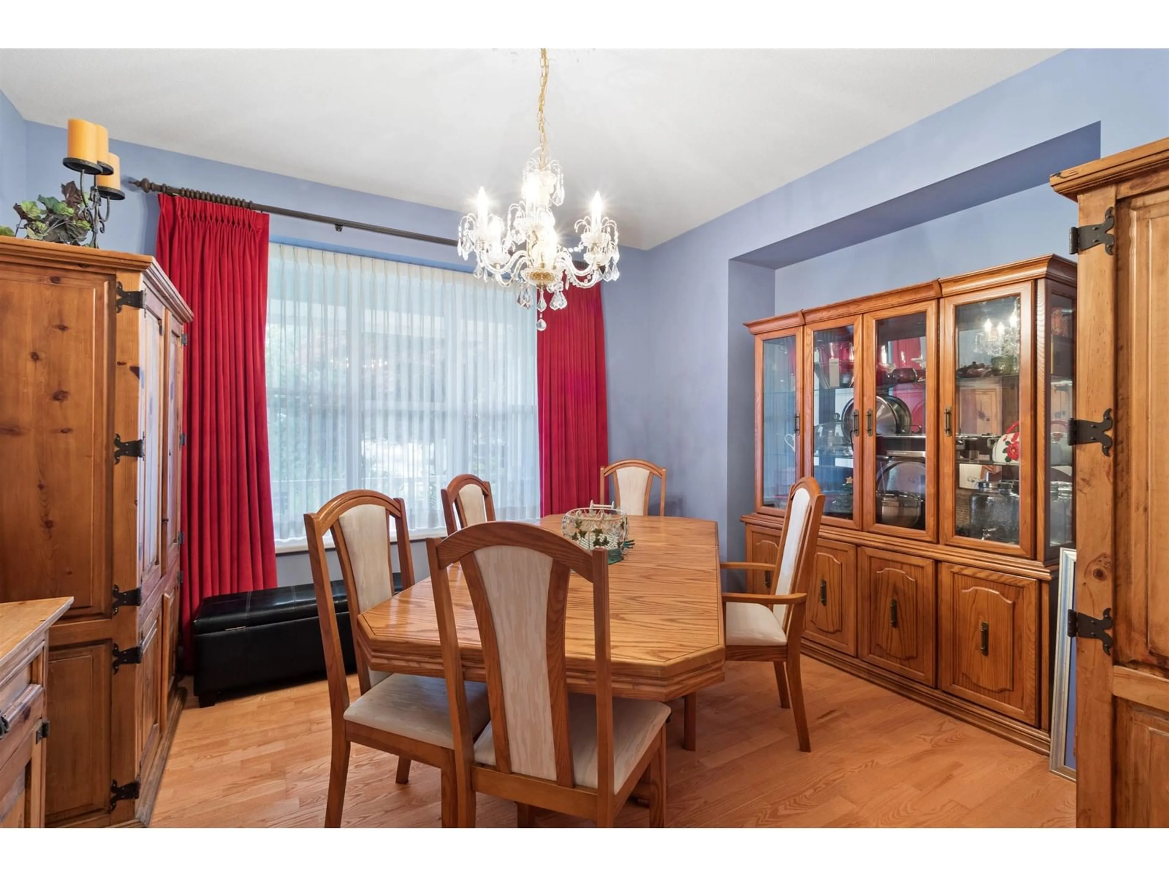 Dining room, wood/laminate floor for 14968 68, Surrey British Columbia V3S2B5