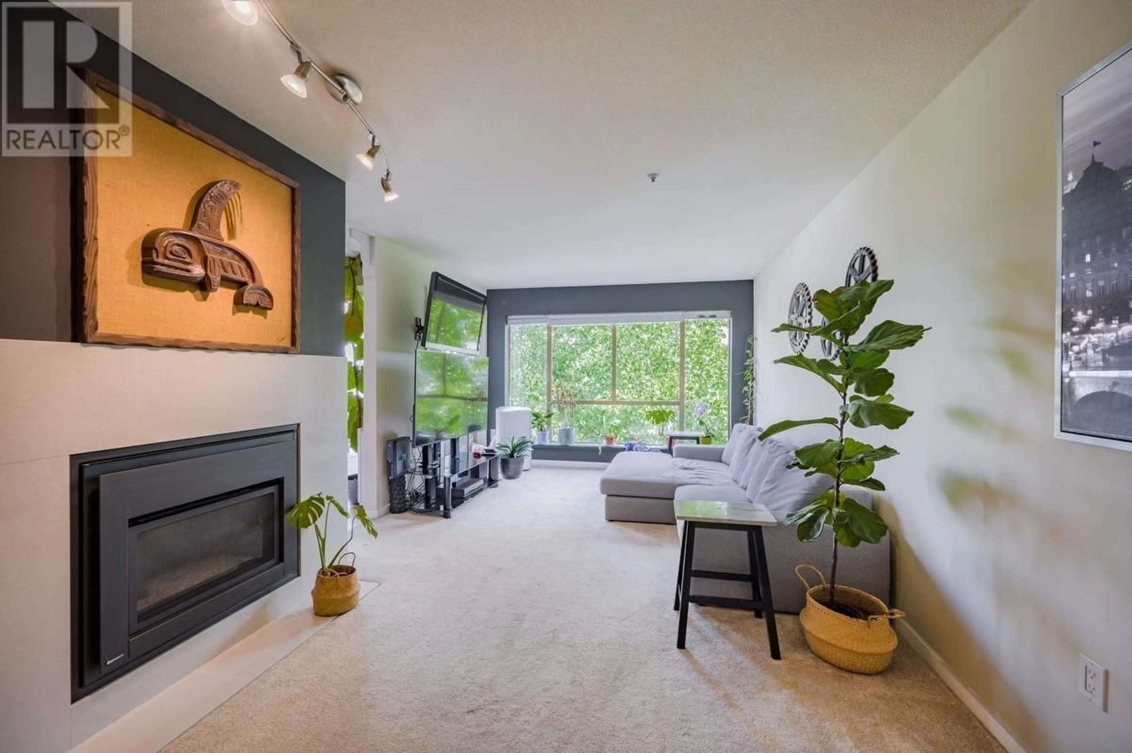 Living room, wood floors for 309 48 RICHMOND STREET, New Westminster British Columbia V3L5P4